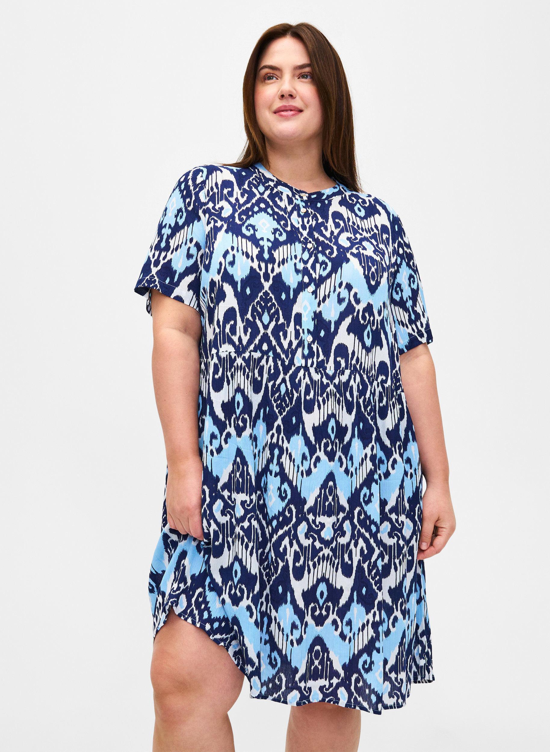 Zizzi Kurz&auml;rmliges Viskosekleid mit Print, Blue Ethnic AOP, Model image number 0
