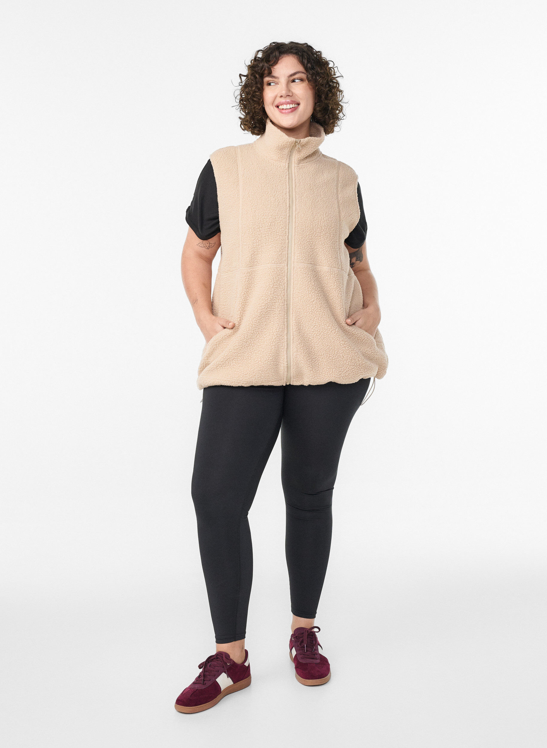 Zizzi Teddy-Weste mit Taschen, Beige, Model image number 1