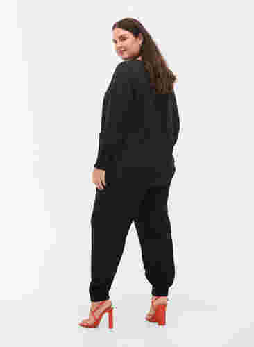 Lockere Hose aus Viskosemischung mit elastischen Abschlüssen, Black, Model image number 1