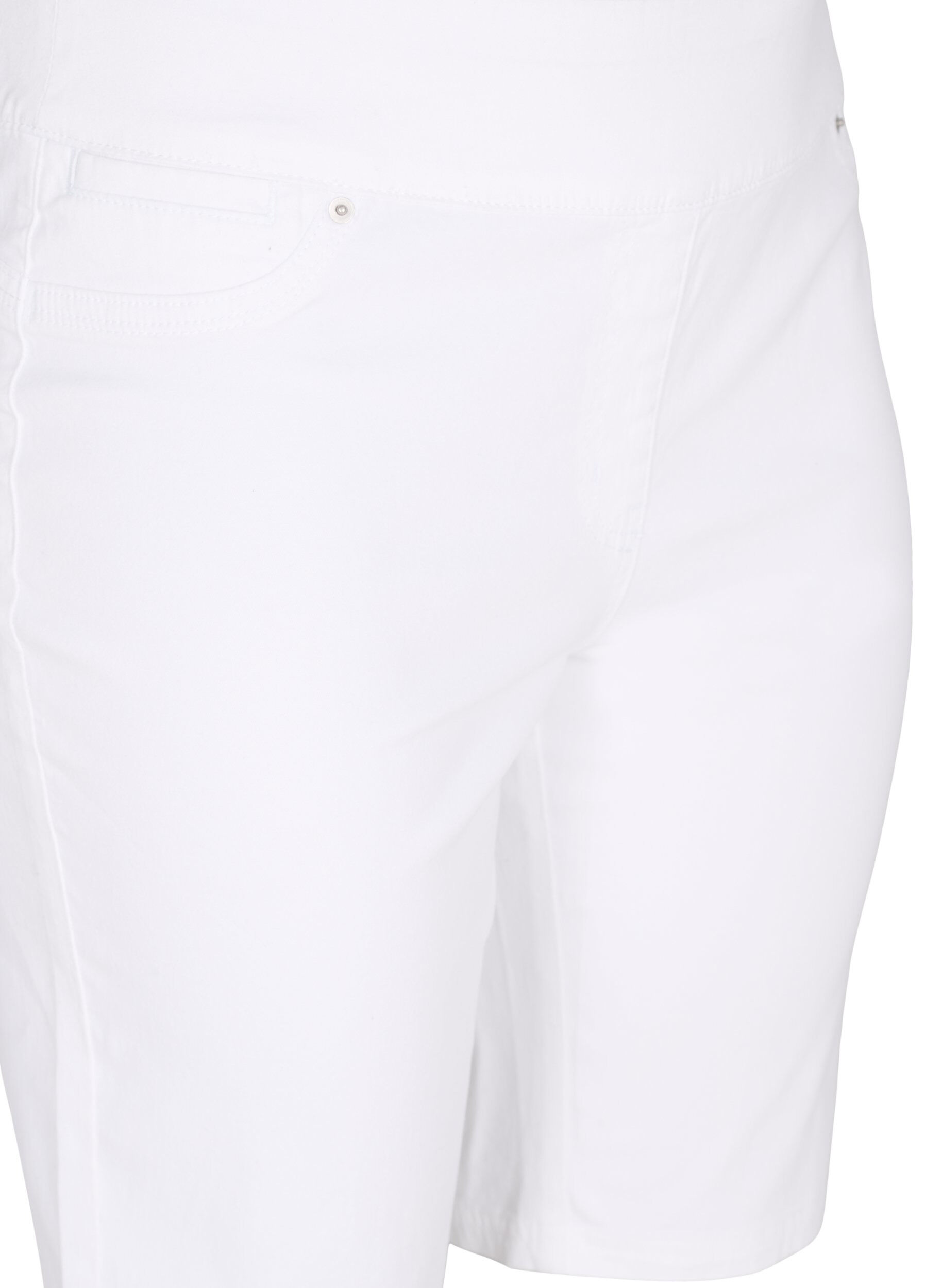 Zizzi Eng anliegende Shorts mit Ges&auml;&szlig;taschen, White, Packshot image number 2