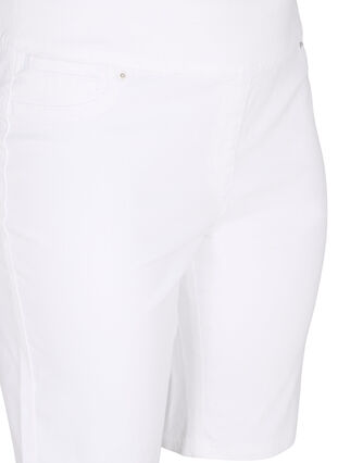 Eng anliegende Shorts mit Gesäßtaschen, White, Packshot image number 2