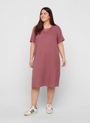 Kurzarm Kleid aus Baumwolle mit Stickerei, Rose Brown, Model image number 2