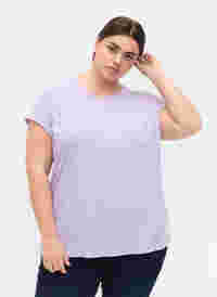 Kurzärmeliges T-Shirt aus einer Baumwollmischung, Lavender, Model