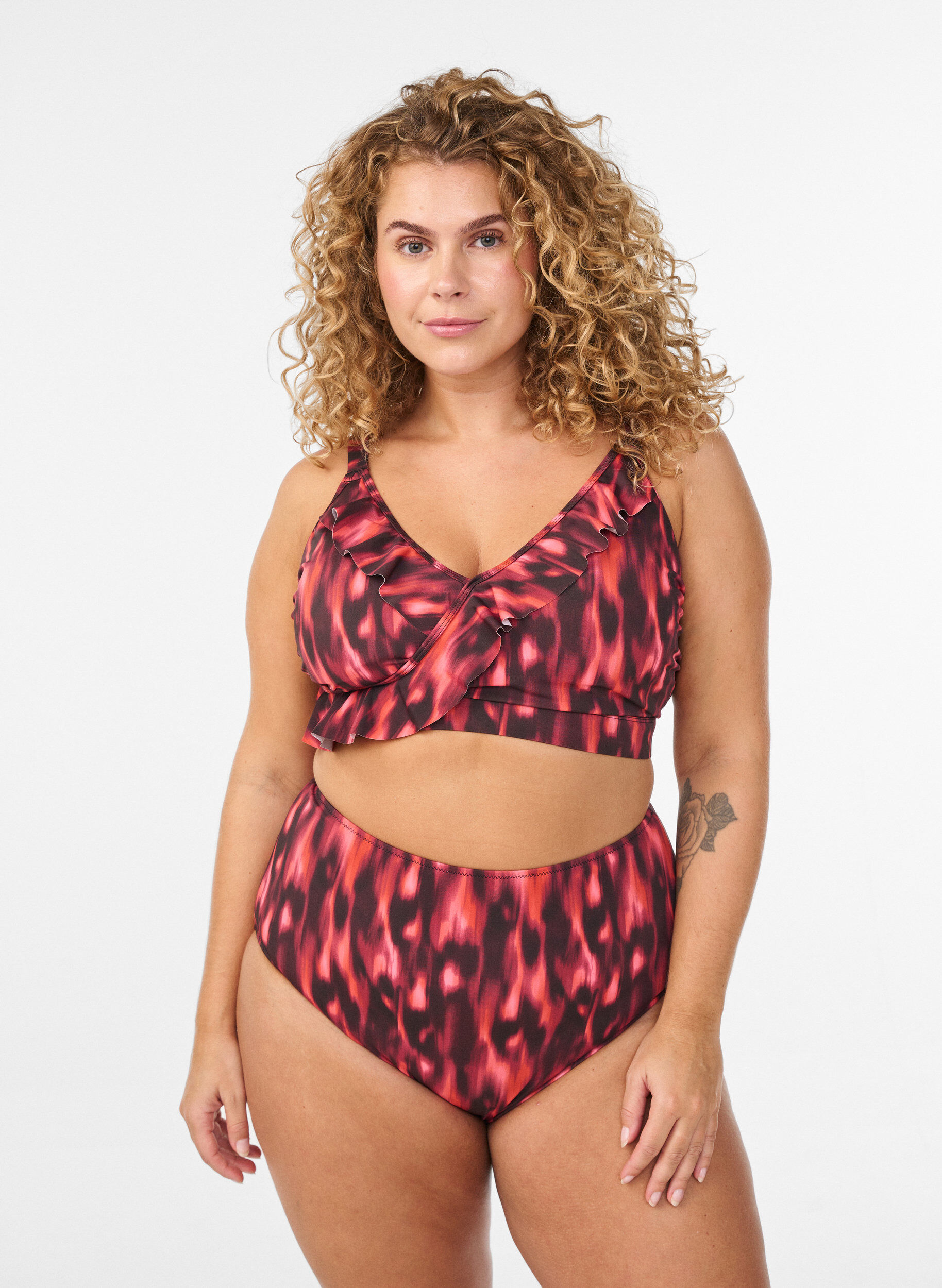 Zizzi Bikini-Slip mit Print und hoher Taille, Rot, Model image number 0