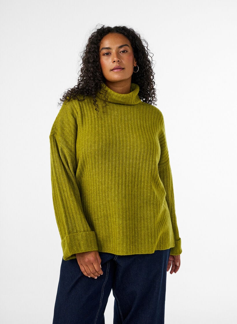 Stricktop mit Rollkragen, Gr&uuml;n, Model