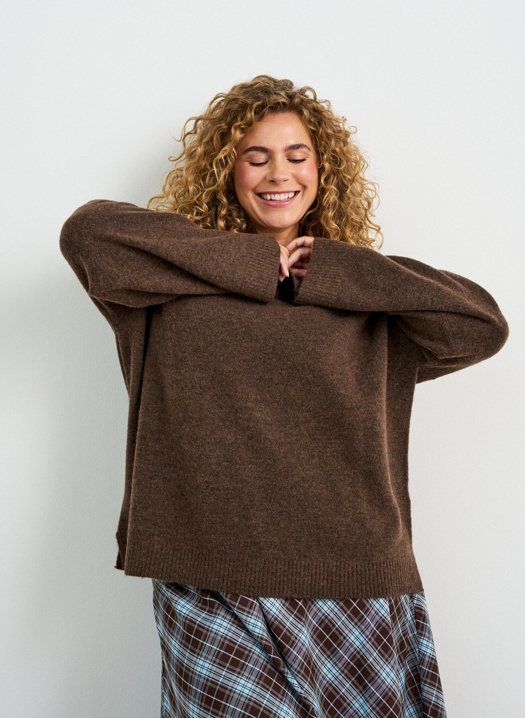 ZizziLocker gestrickte Bluse mit Alpaka und Wolle, Braun, Model image number 3