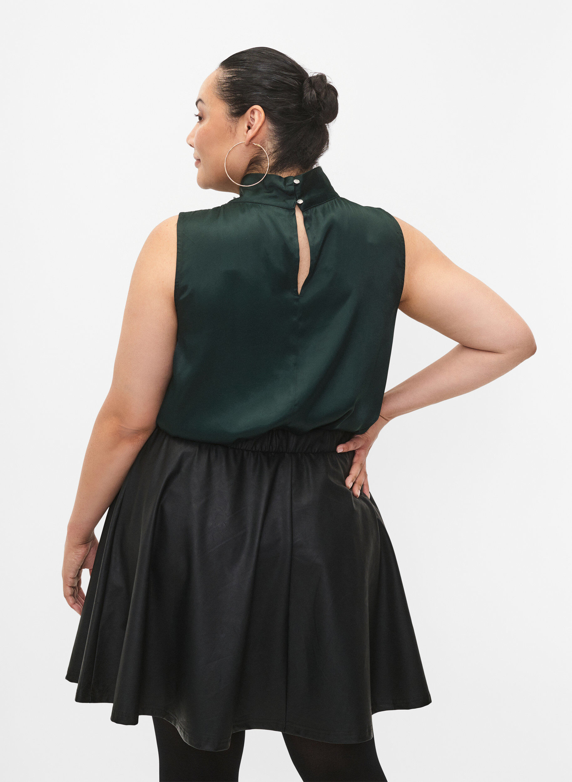 Zizzi &Auml;rmelloses Top aus Viskose mit Detail, Scarab, Model image number 1