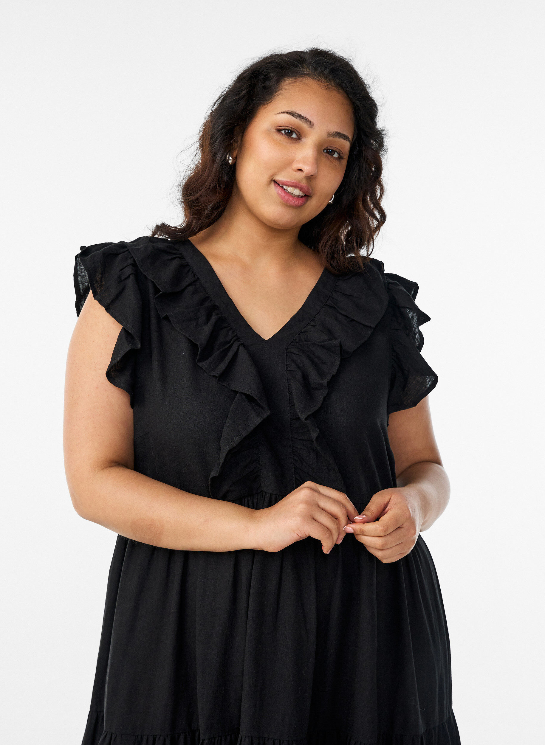 Zizzi &Auml;rmelloses Midikleid aus Leinen und Viskose mit R&uuml;schen, Schwarz, Model image number 2