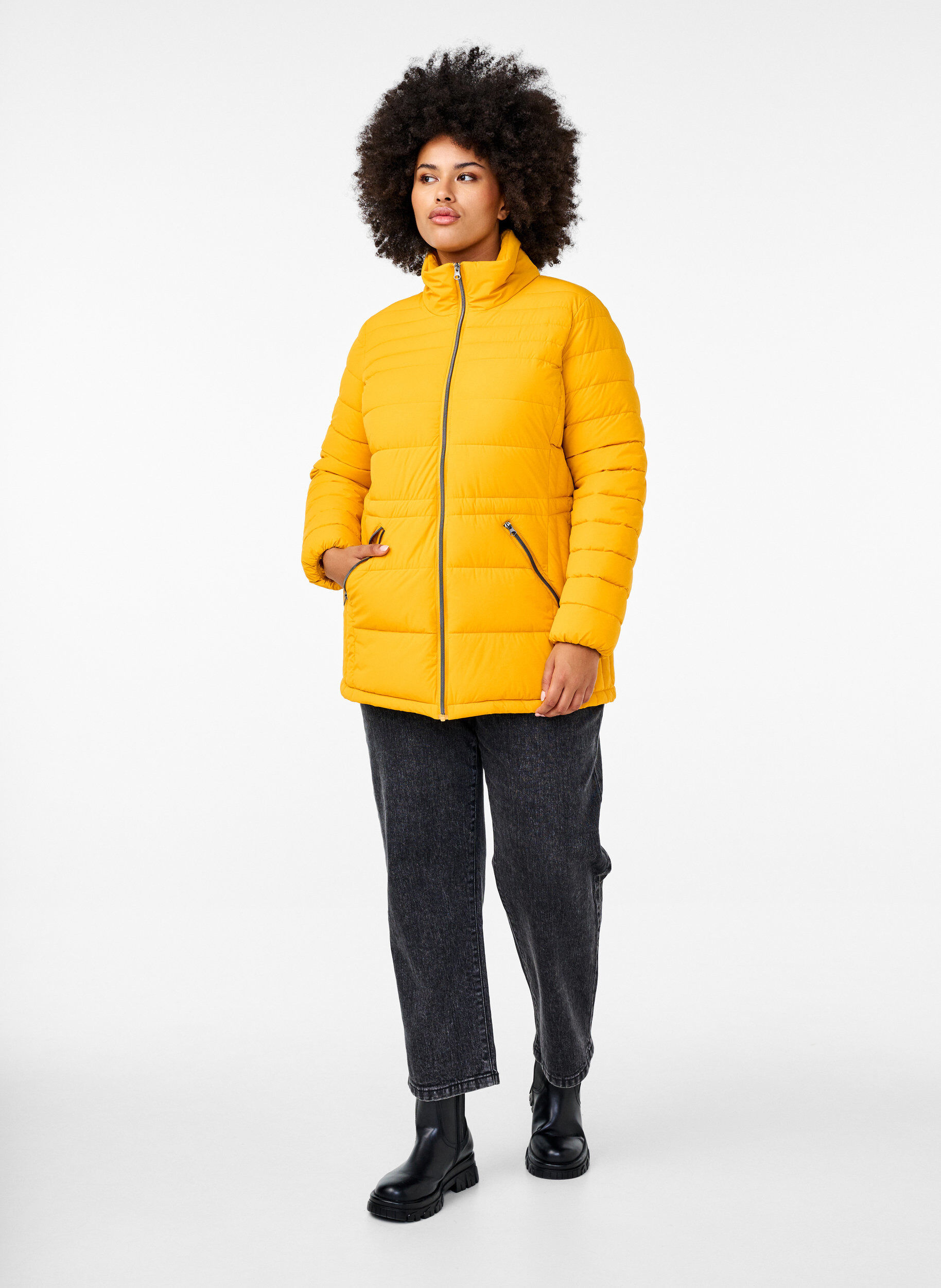 Zizzi Kurze Steppjacke mit Taschen, Gelb, Model image number 1