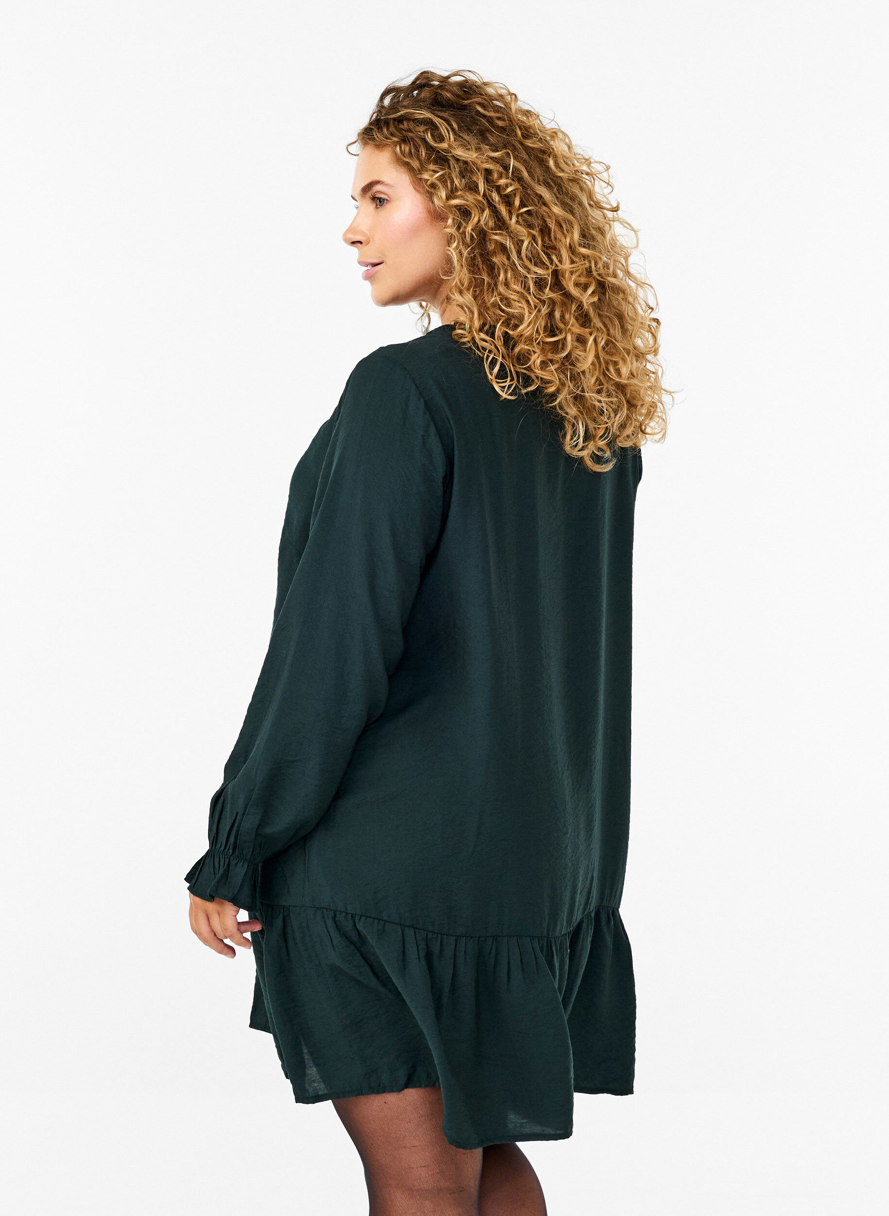 Zizzi Kurzes Kleid mit Ziern&auml;hten und Kn&ouml;pfen, Scarab, Model image number 1