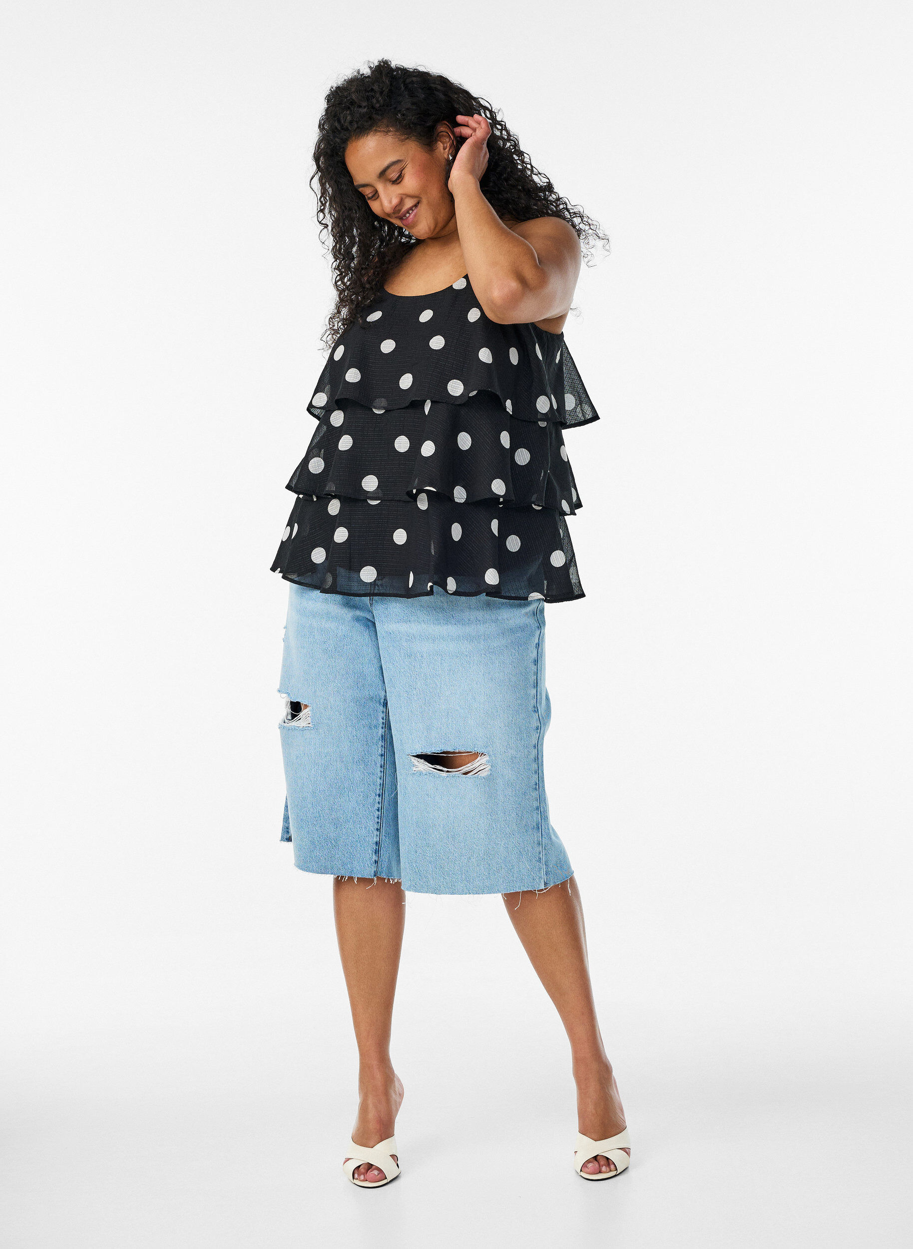 ZizziLagen-Top mit R&uuml;schen und Spaghettitr&auml;gern, Schwarz, Model image number 1