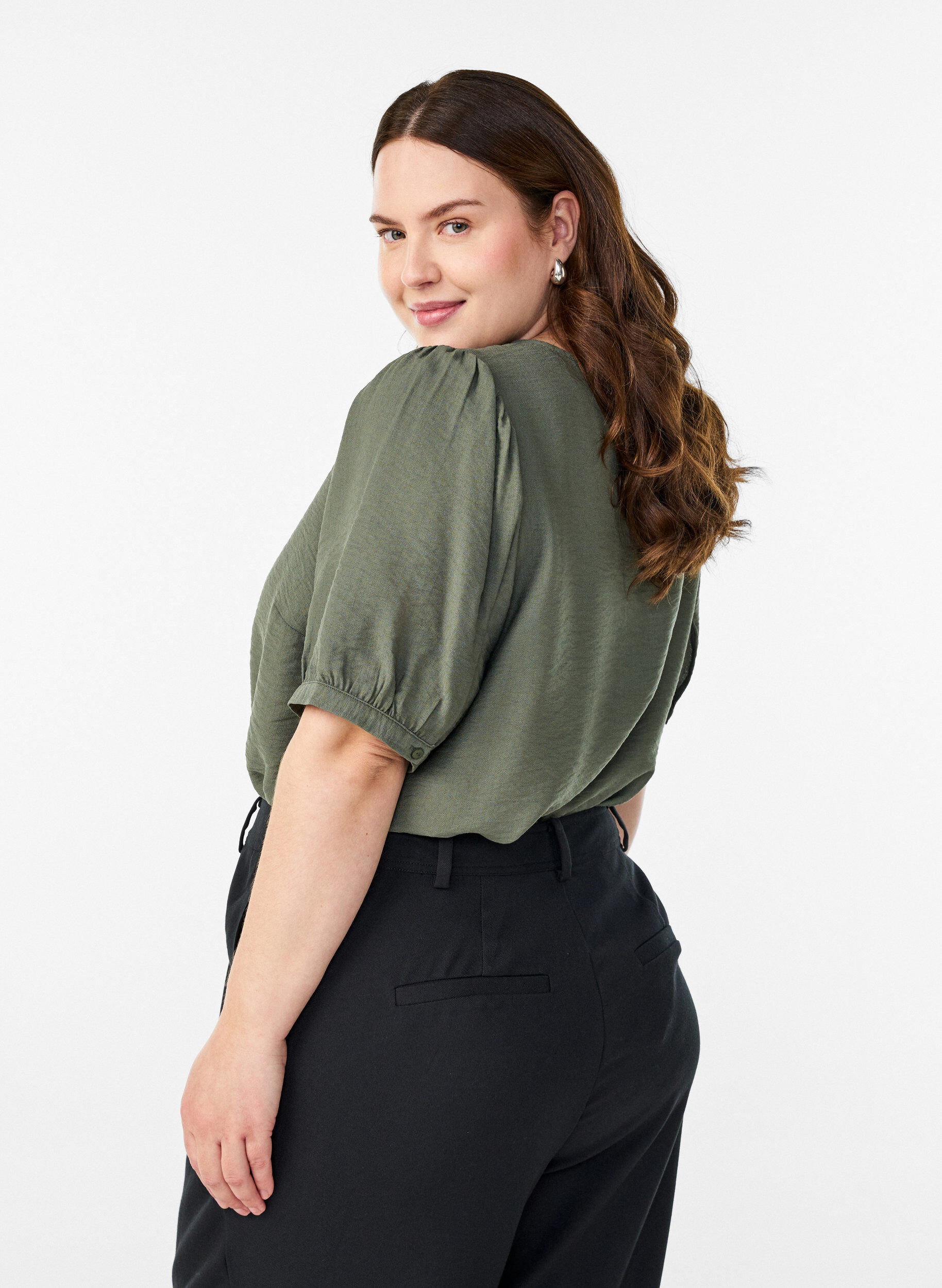 Zizzi Bluse aus Viskose mit halben &Auml;rmeln, Gr&uuml;n, Model image number 2