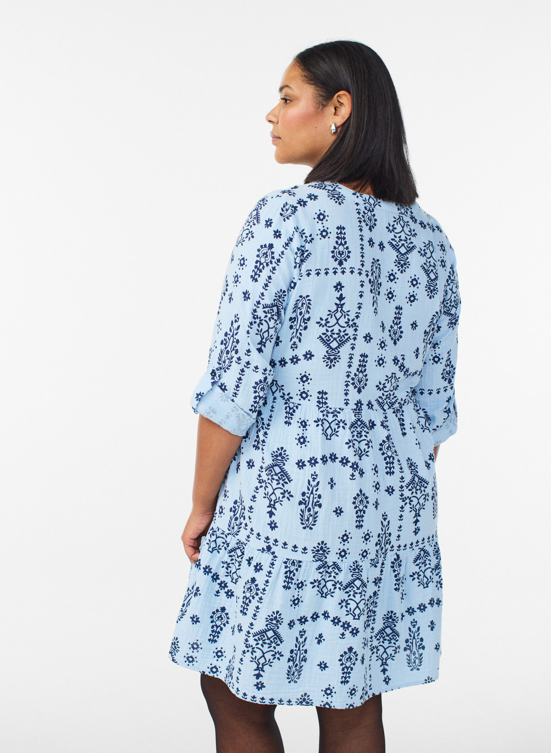 Zizzi Kurzes Kleid aus gemustertem Baumwoll-Musselin, Blau, Model image number 2