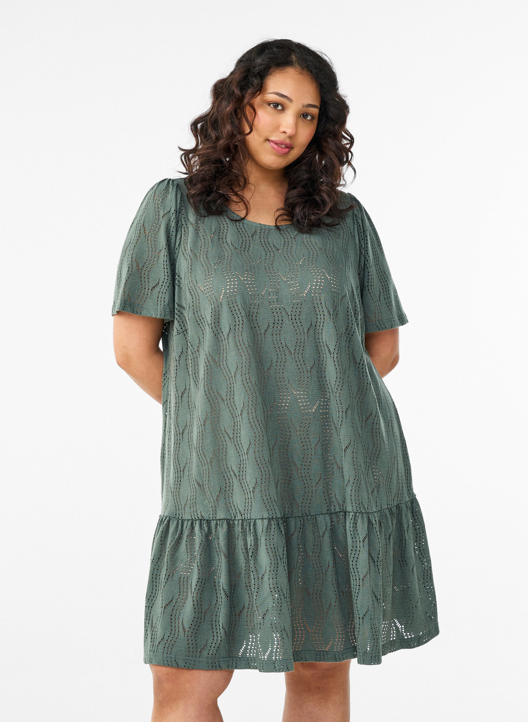 Zizzi Kurzes Kleid aus Jersey mit Lochstickerei, Gr&uuml;n, Model image number 0