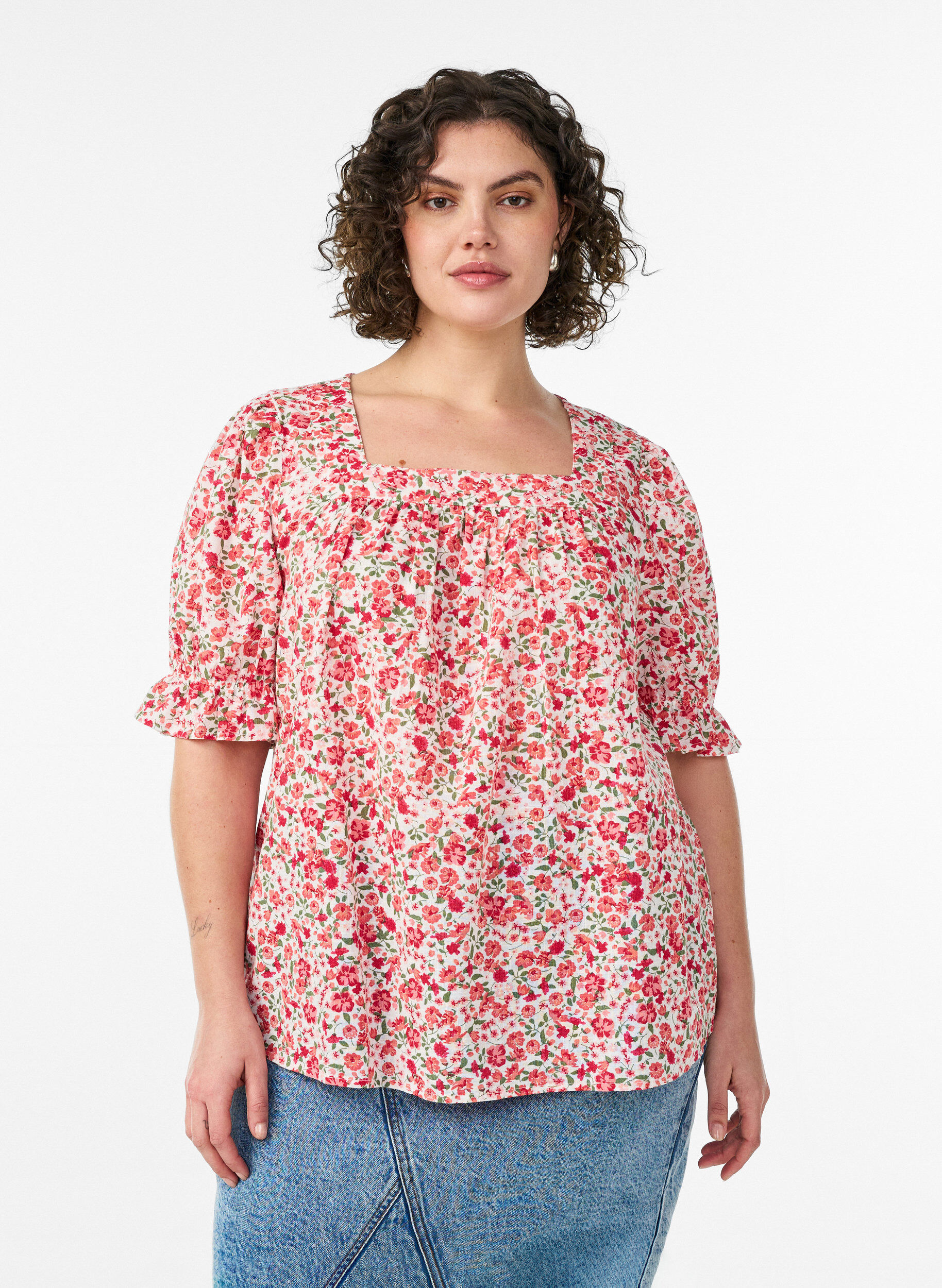 Baumwollbluse mit eckigem Ausschnitt, Rot, Model