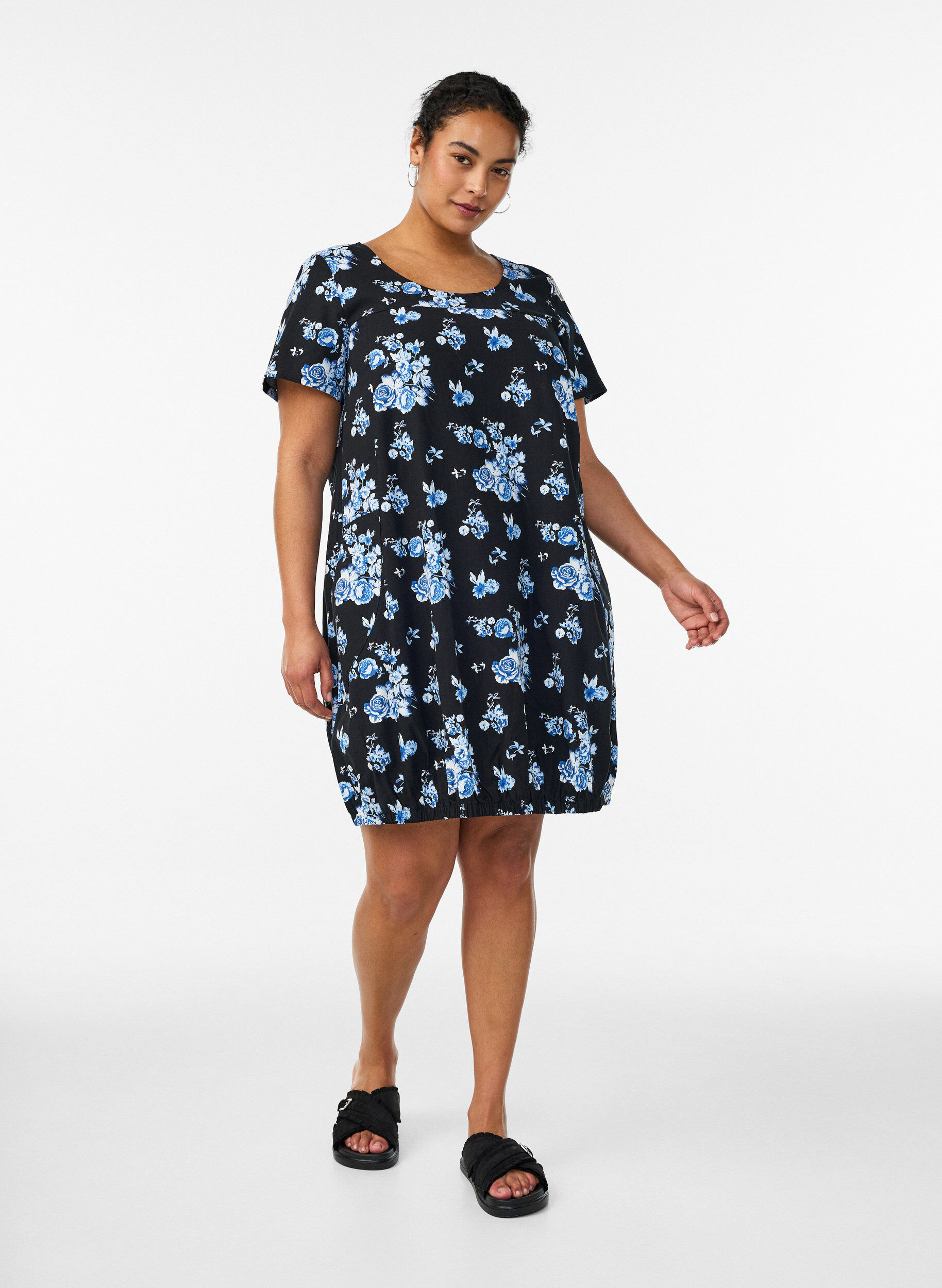 ZizziKurz&auml;rmliges Baumwollkleid mit Aufdruck, Schwarz, Model image number 1