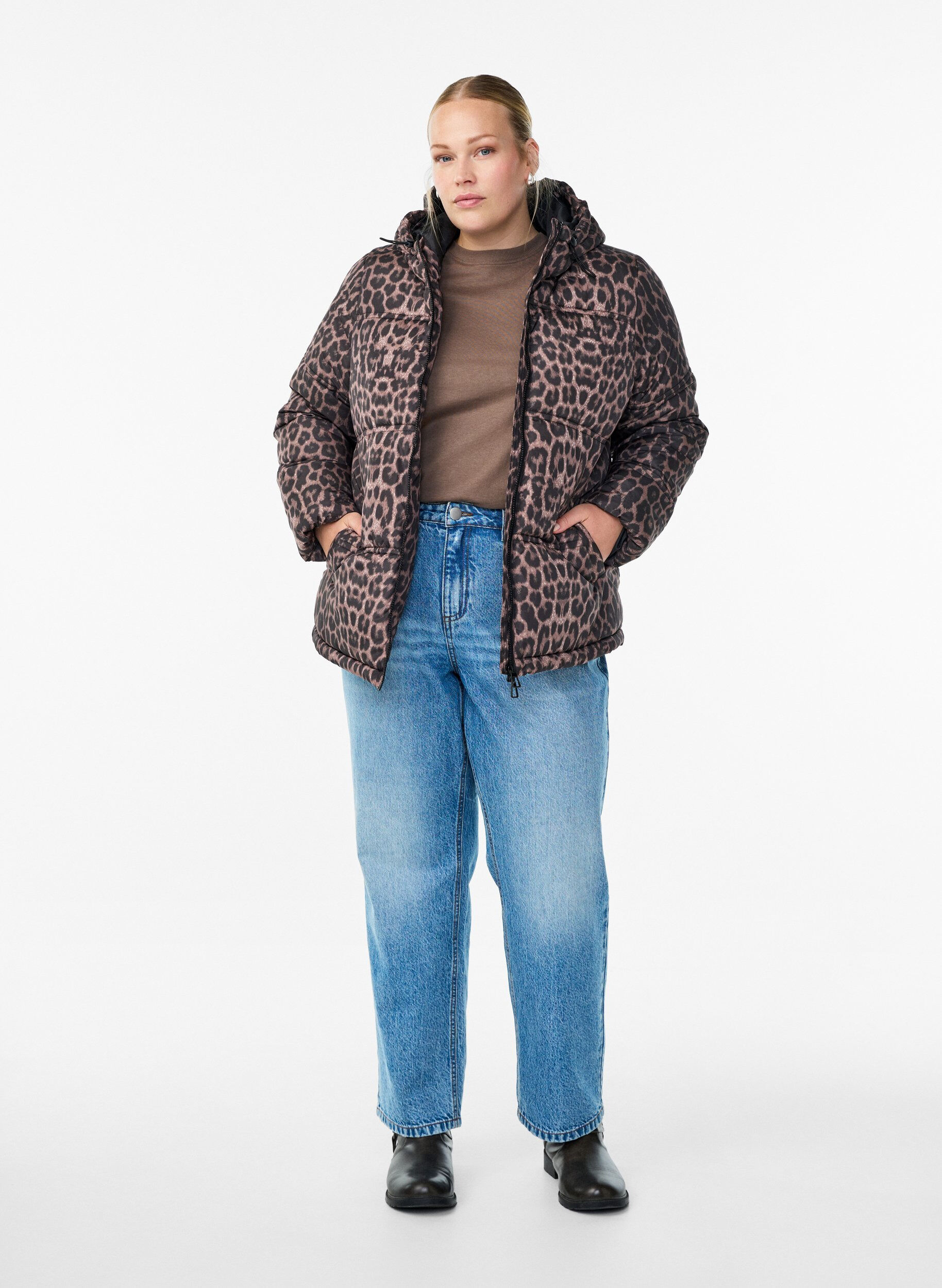 Zizzi Kurze Steppjacke mit Kapuze und Zwei-Wege-Rei&szlig;verschluss, Schwarz, Model image number 1
