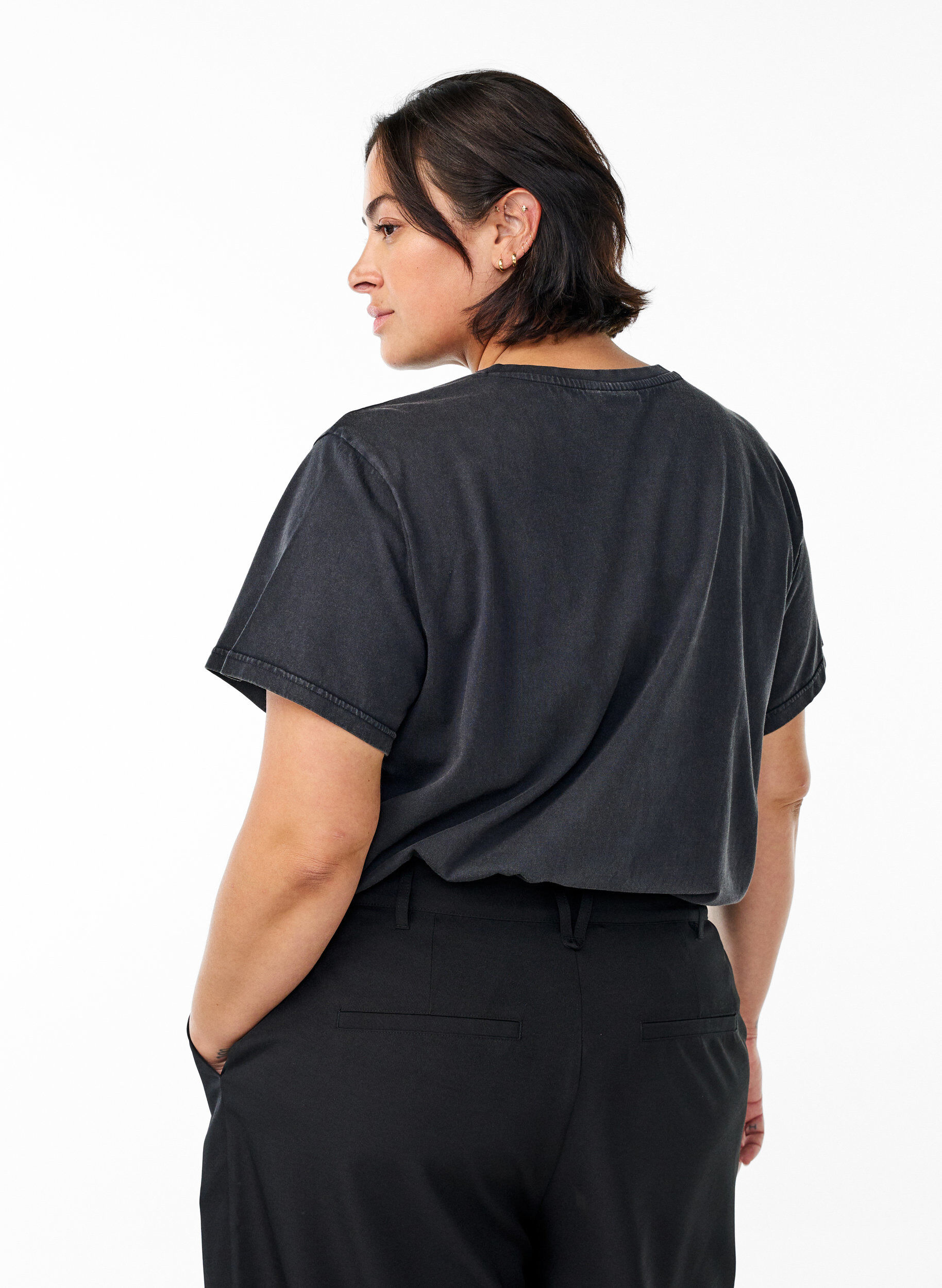 Zizzi T-Shirt aus Bio-Baumwolle mit Strass und Schmetterlingsmotiv, Grau, Model image number 2