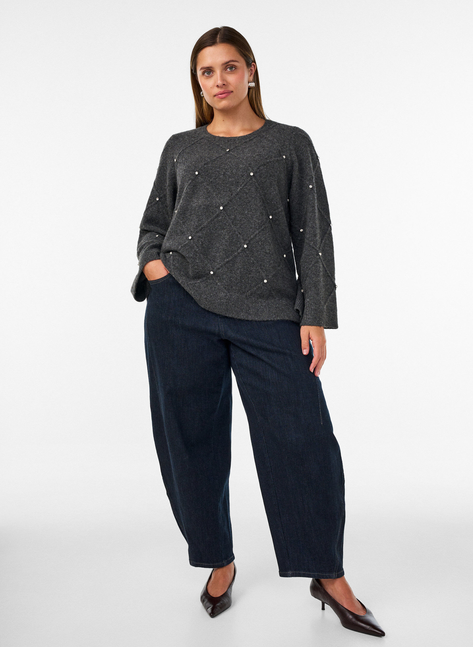 ZizziBluse aus Strick mit Strasssteinen und Rautenmuster, Grau, Model image number 1