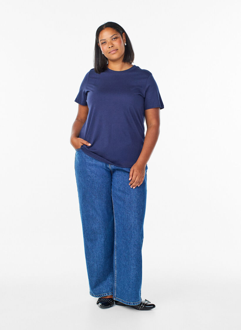 Basic T-Shirt aus Baumwolle mit Rundhalsausschnitt, Blau, Model image number 1