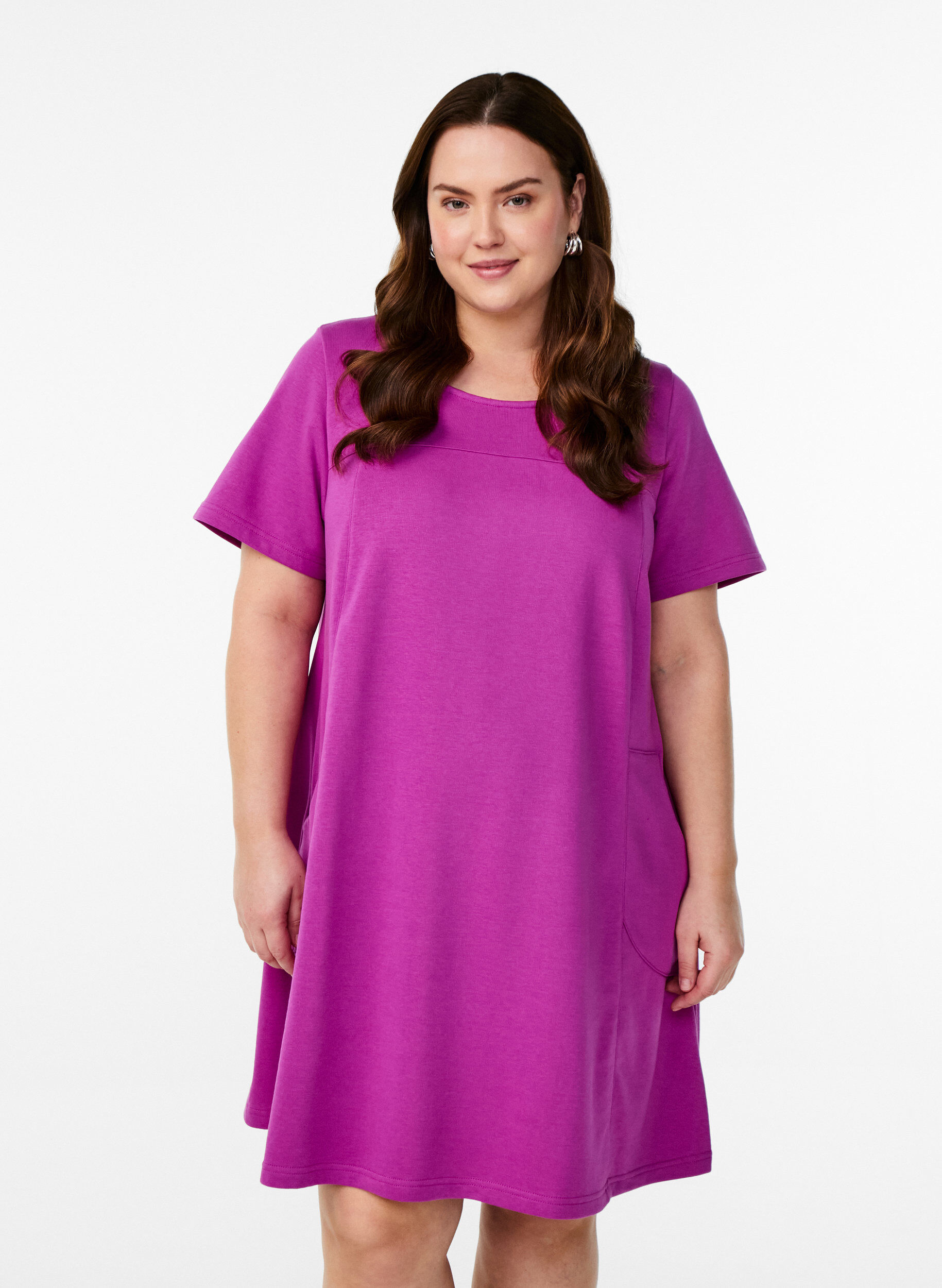 Zizzi Jerseykleid mit kurzen &Auml;rmeln und Taschen, Lila, Model image number 0