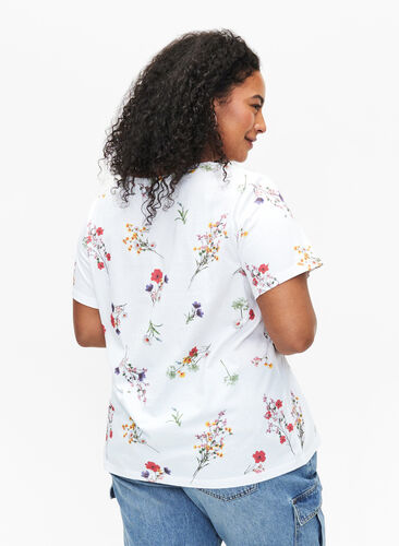 T-Shirt aus Bio-Baumwolle mit Blumendruck, Bright W. AOP Flower, Model image number 1