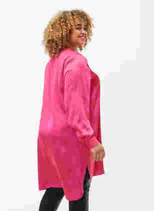 Langes glänzendes Hemd mit Einschnitt, Pink Flambé, Model