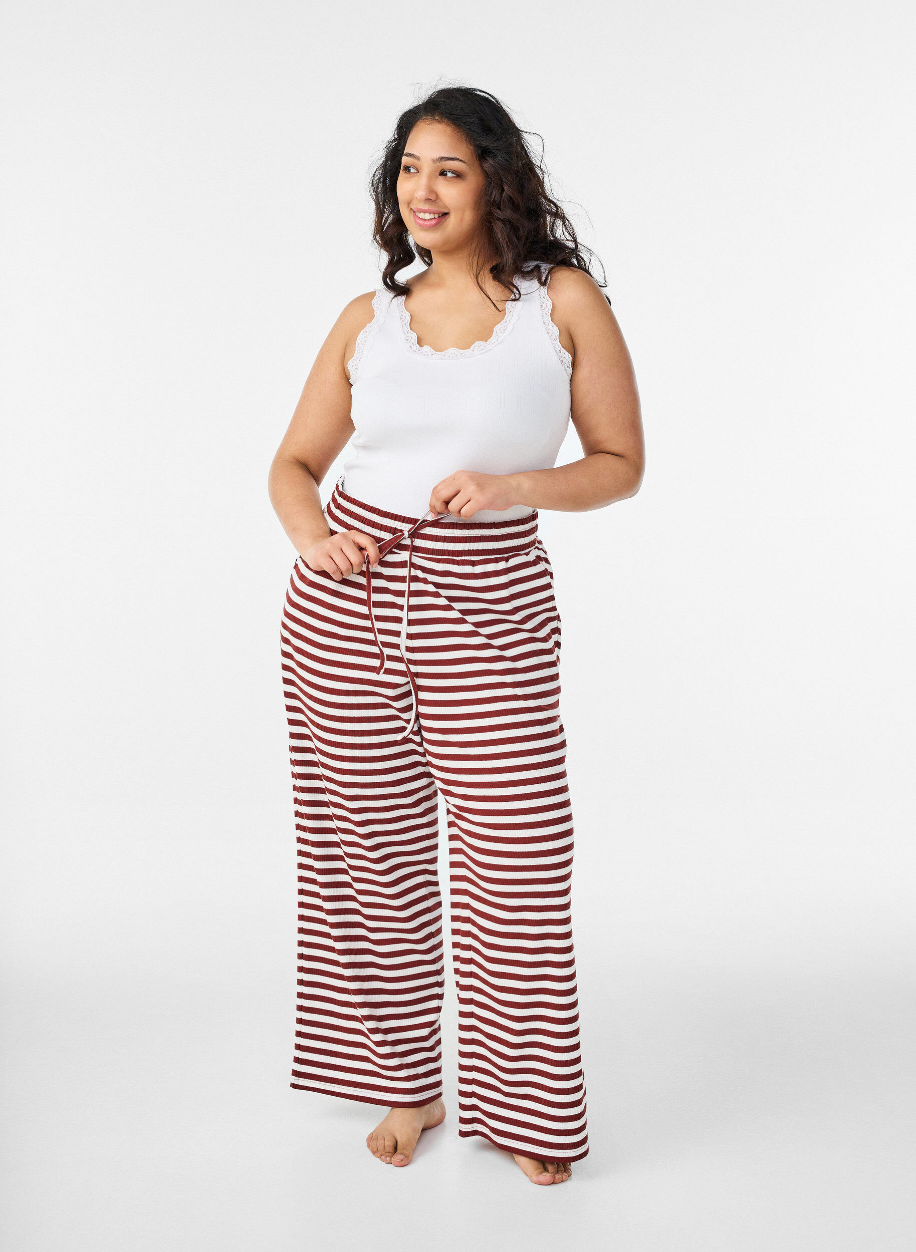ZizziGestreifte Schlafanzughose mit hoher Taille und weiten Beinen, Rot, Model image number 0