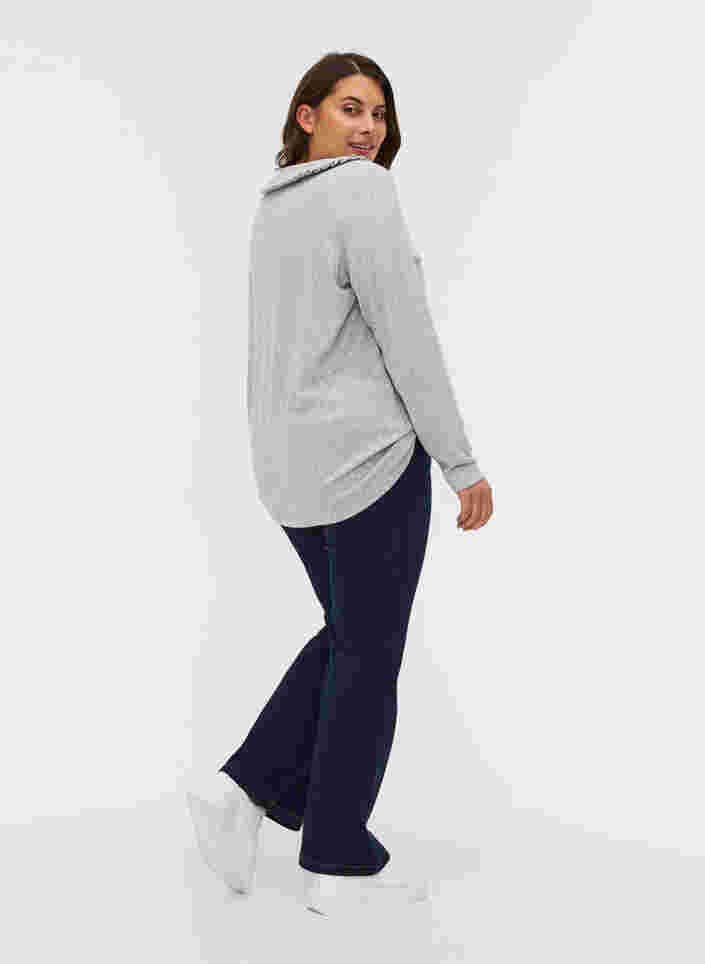 Hochtaillierte Ellen Jeans mit Bootcut, Dark blue denim, Model image number 1