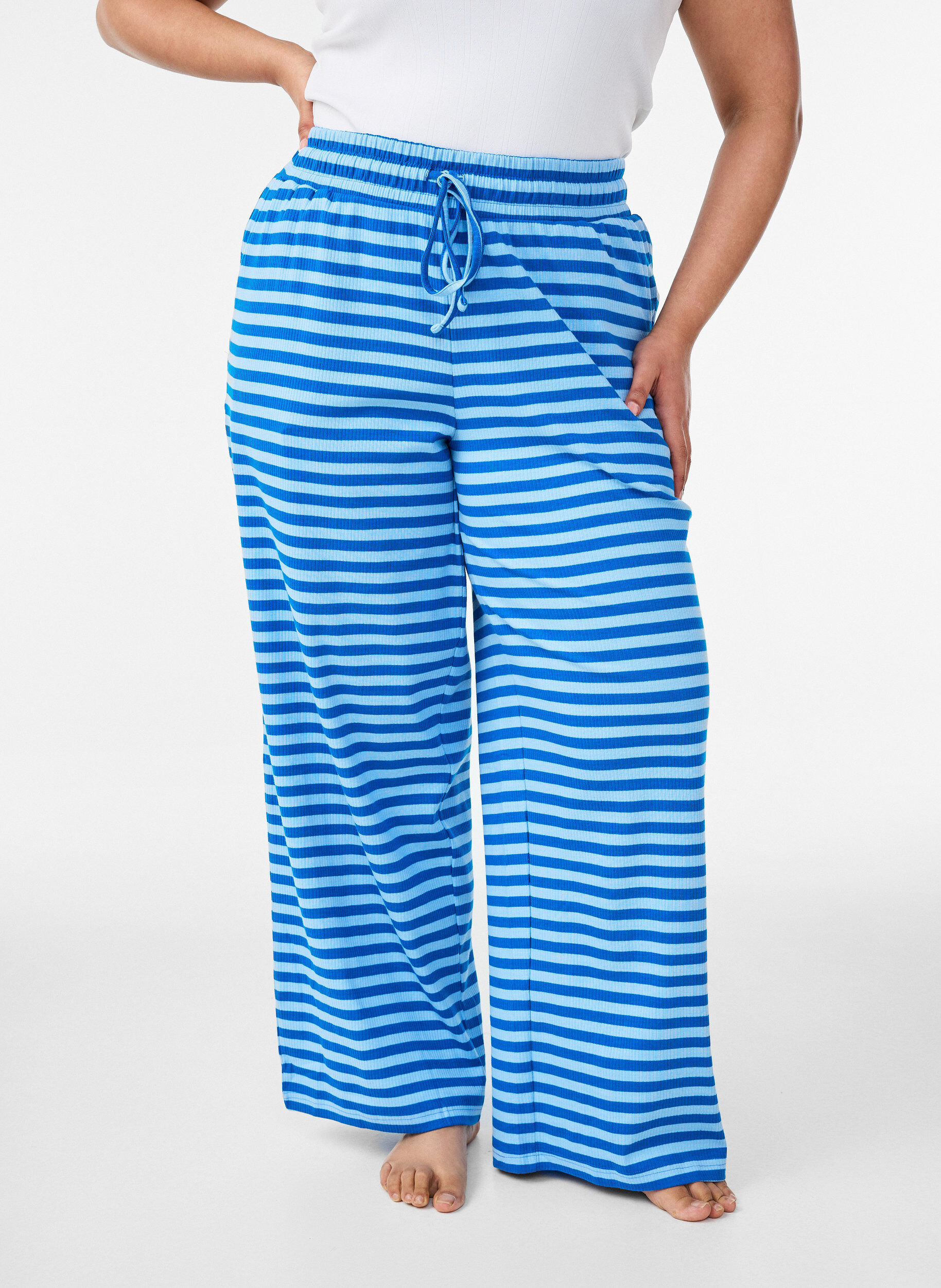 ZizziGestreifte Schlafanzughose mit hoher Taille und weiten Beinen, Blau, Model image number 2