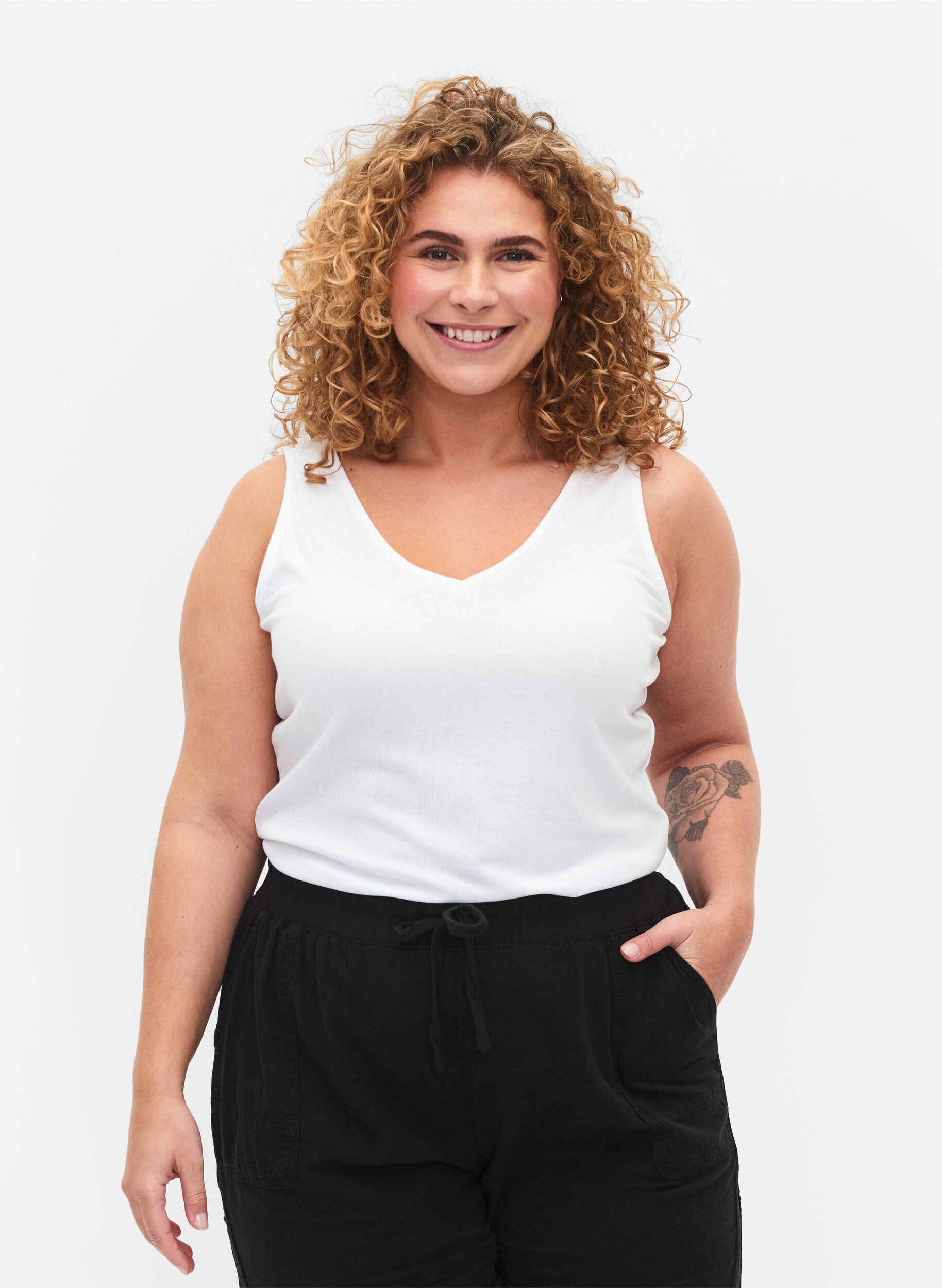 Zizzi Geripptes Basic Top mit V-Ausschnitt, Bright White, Model image number 0