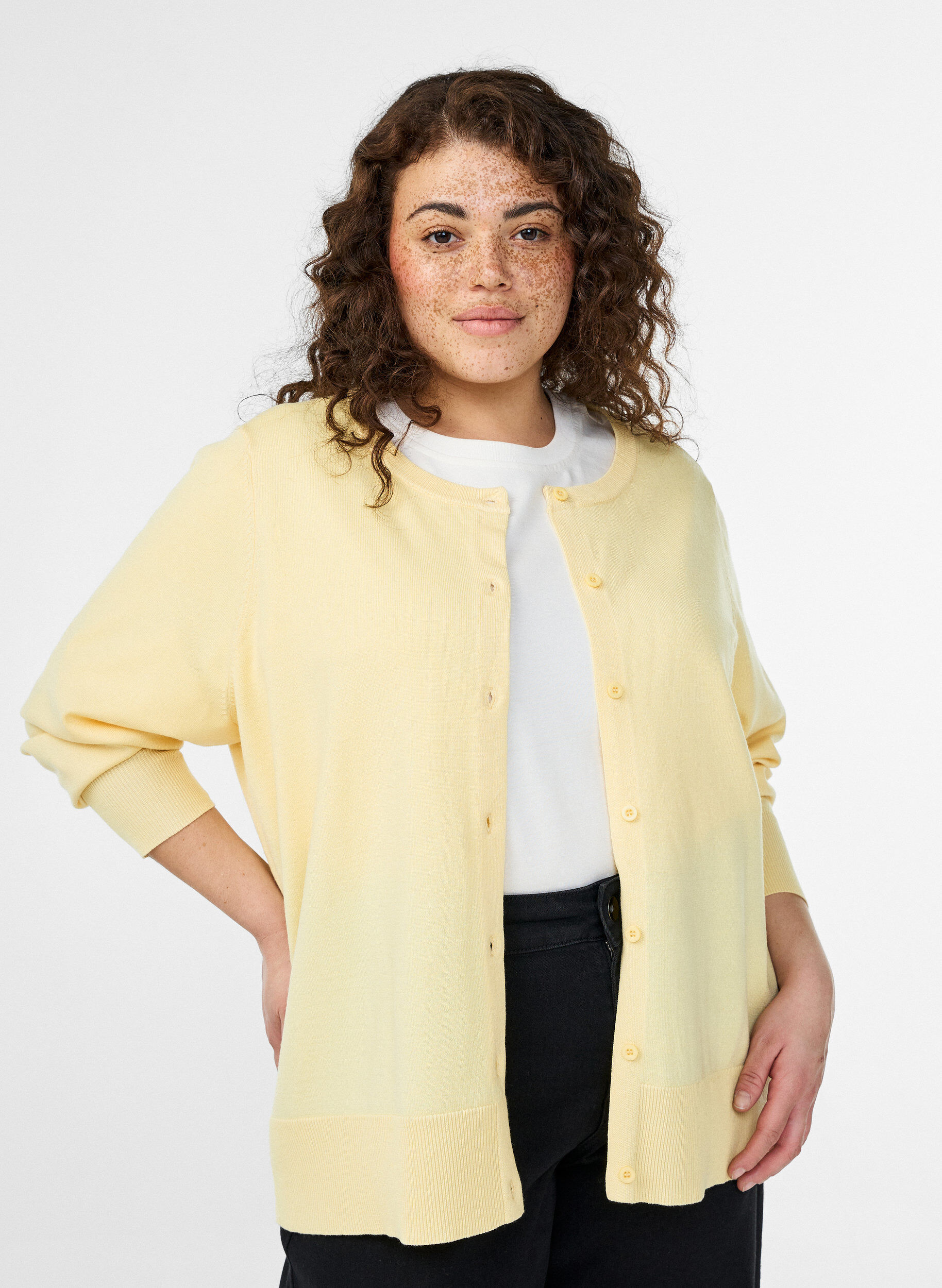 ZizziFeinstrick-Strickjacke mit Rundhalsausschnitt, Gelb, Model image number 0