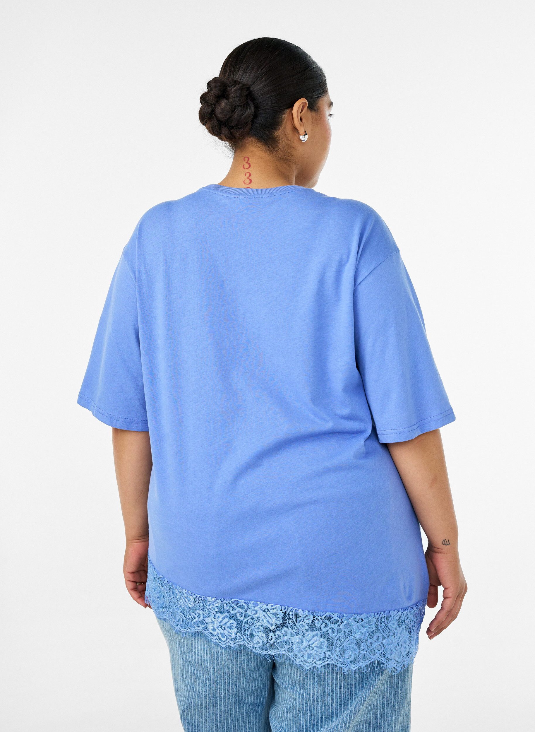 ZizziT-Shirt mit asymmetrischem Spitzensaum, lila, Model image number 2