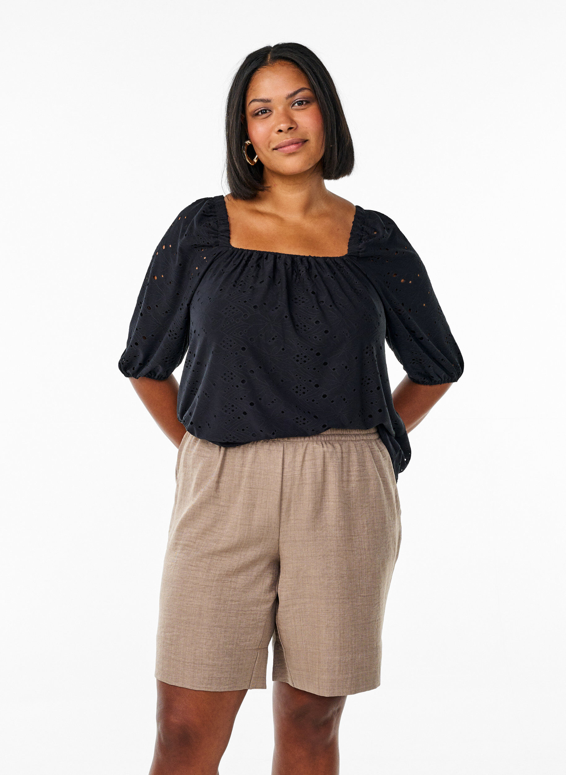 Shorts mit Taschen und hoher Taille, Braun, Model