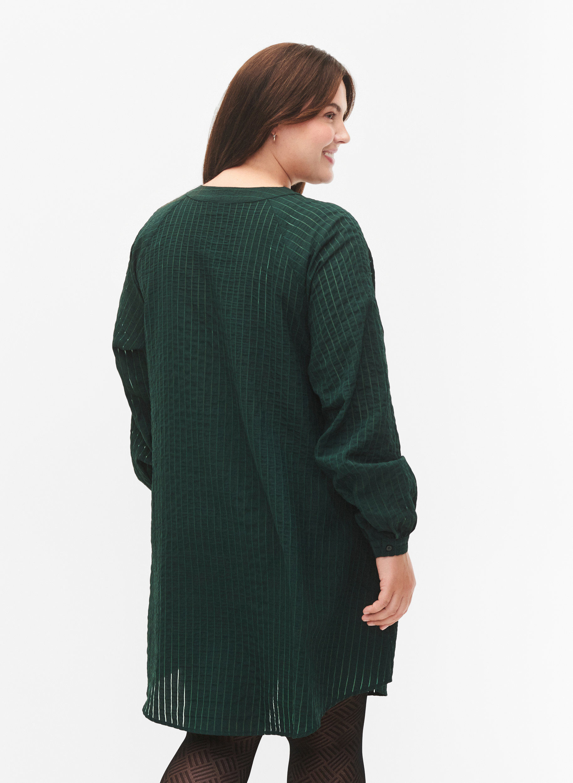 Zizzi Langer Viskose-Hemd mit gestreiftem Muster, Scarab, Model image number 1