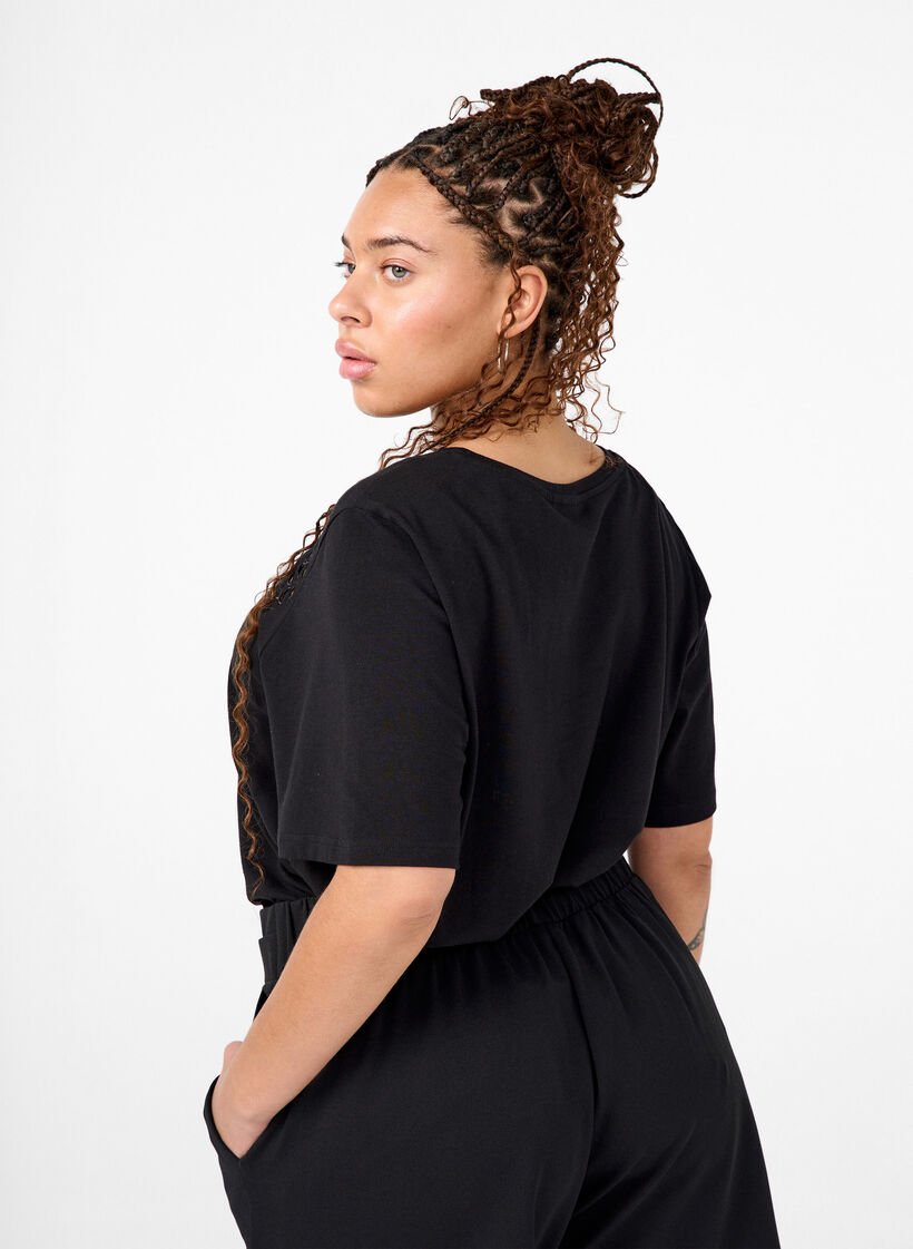 T-Shirt aus Bio-Baumwolle mit Stickereidetails, Black, Model image number 1