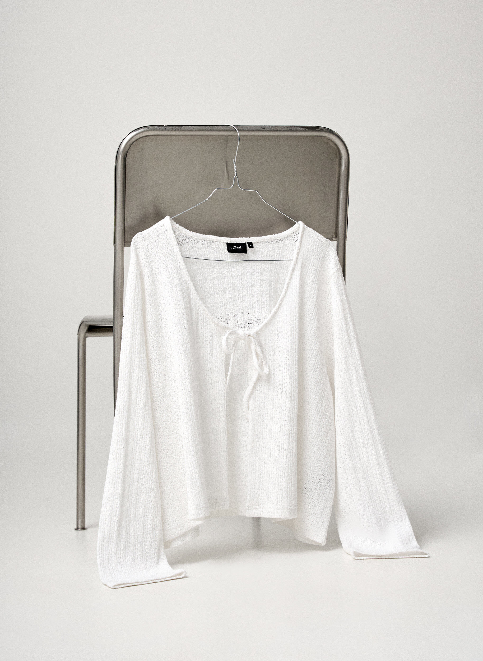 Strickjacke aus Jersey mit Struktur und Bindedetail vorne