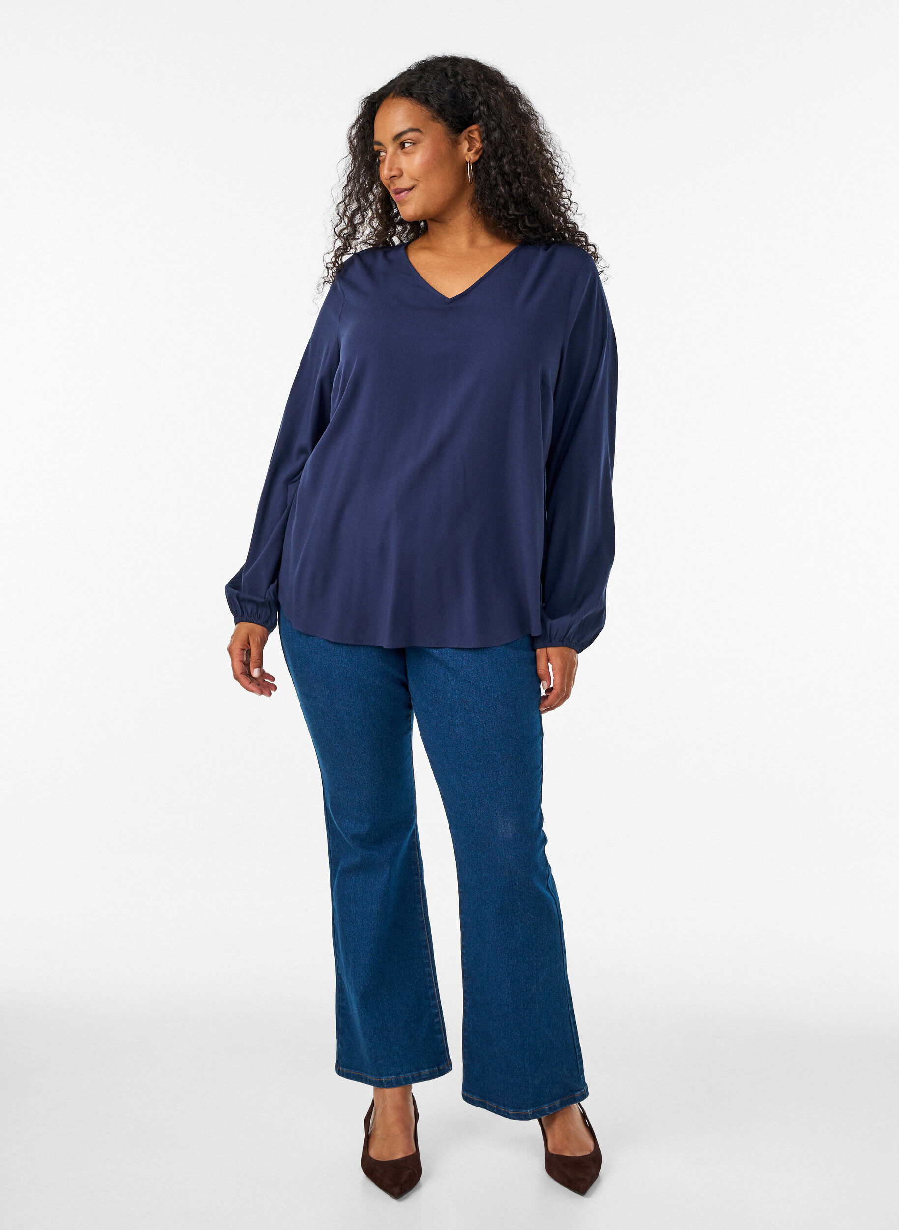 ZizziBluse aus Viskose mit V-Ausschnitt und abgerundetem Saum, Blau, Model image number 1