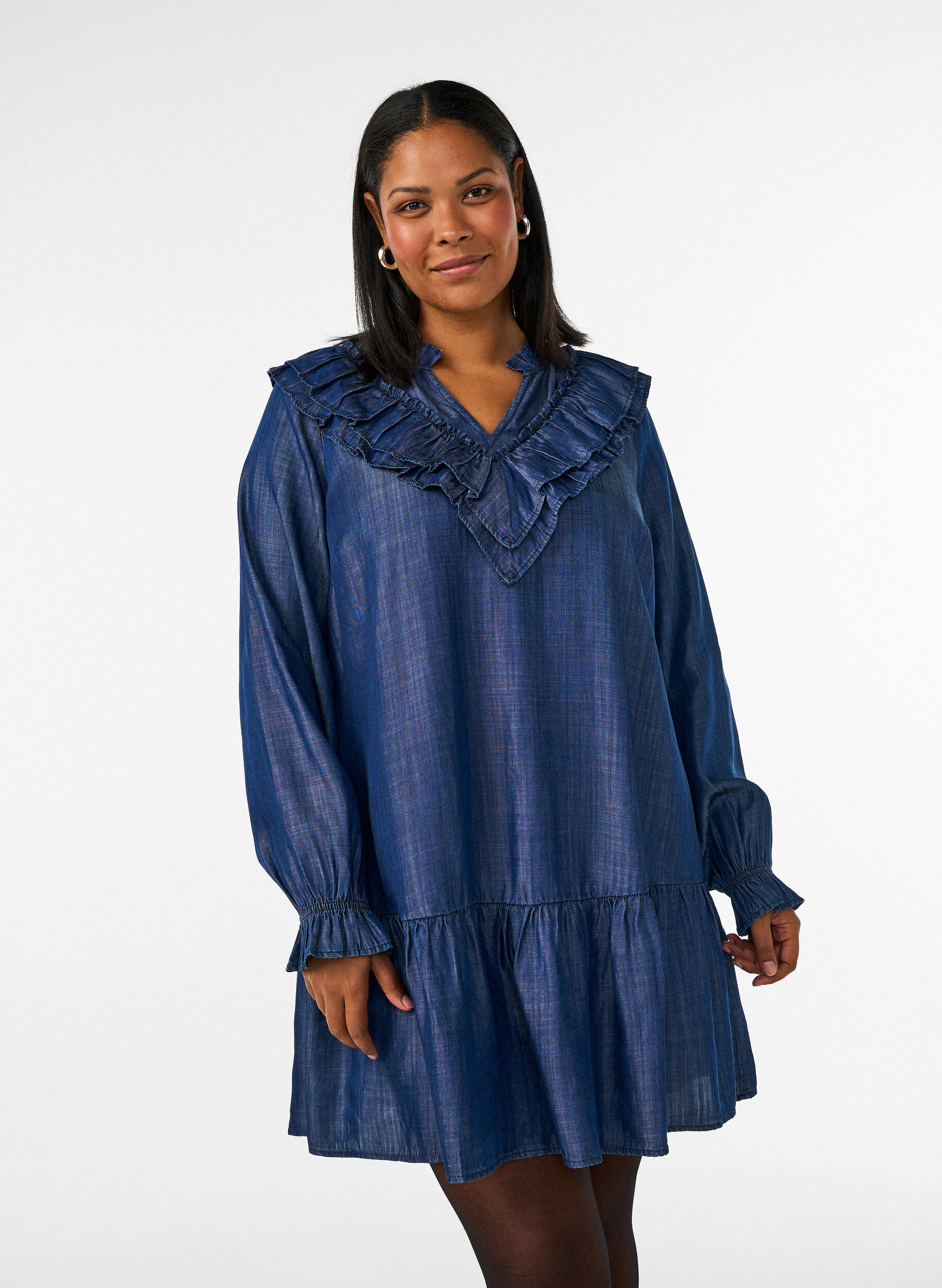 ZizziKurzes Kleid im Denim-Look mit R&uuml;schen, Blau, Model image number 0