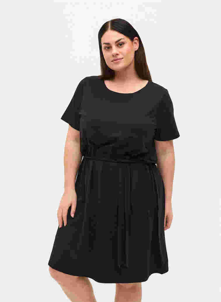Kurzarm Kleid mit Taillengürtel, Black, Model