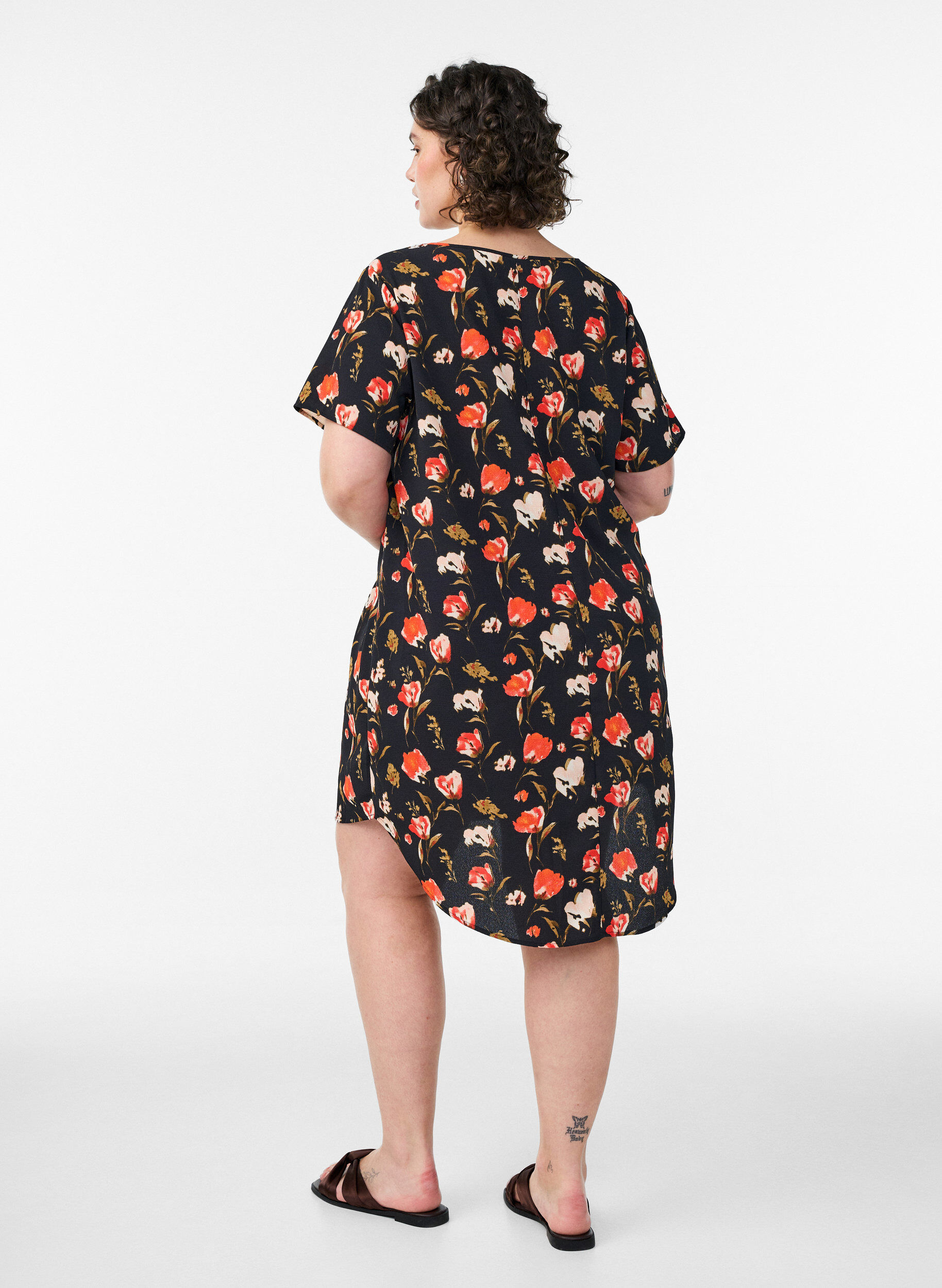 Zizzi Kleid mit Aufdruck und kurzen &Auml;rmeln, Schwarz, Model image number 2