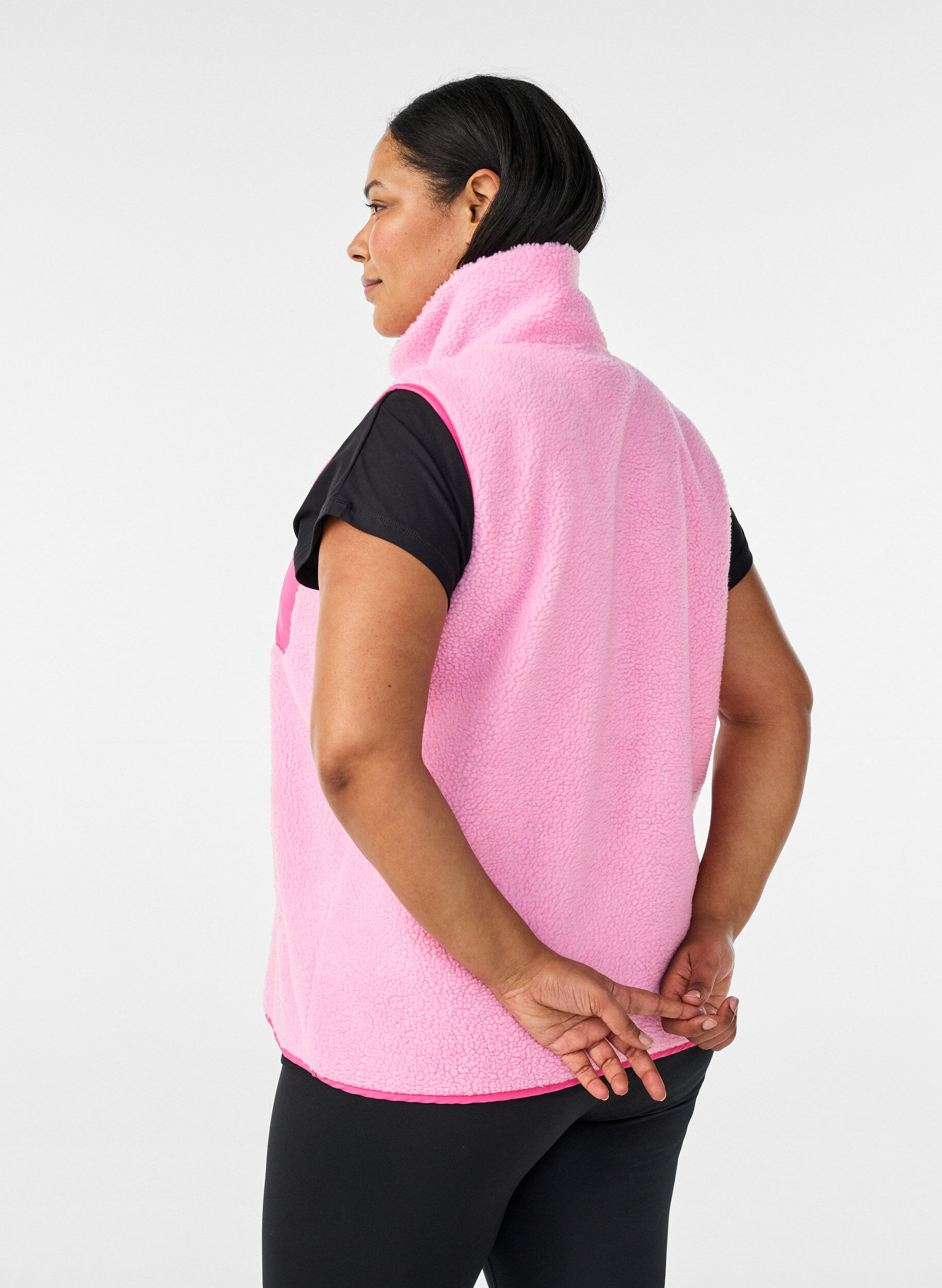 Zizzi Weste aus Teddyfleece mit Rei&szlig;verschluss und Kontrastdetails, Pink, Model image number 2