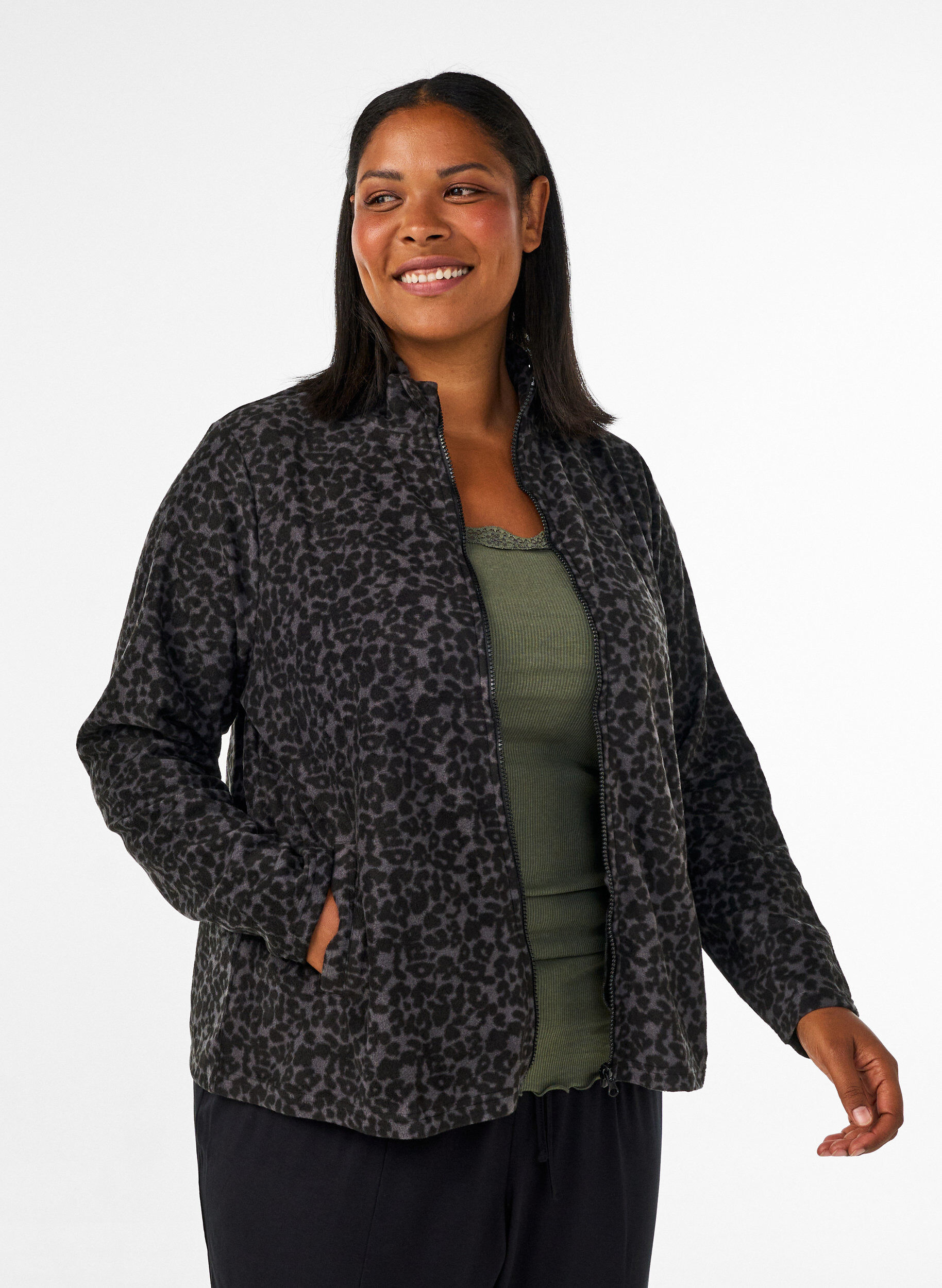 ZizziFleecejacke mit Leopardenmuster und hohem Kragen, Schwarz, Model image number 0