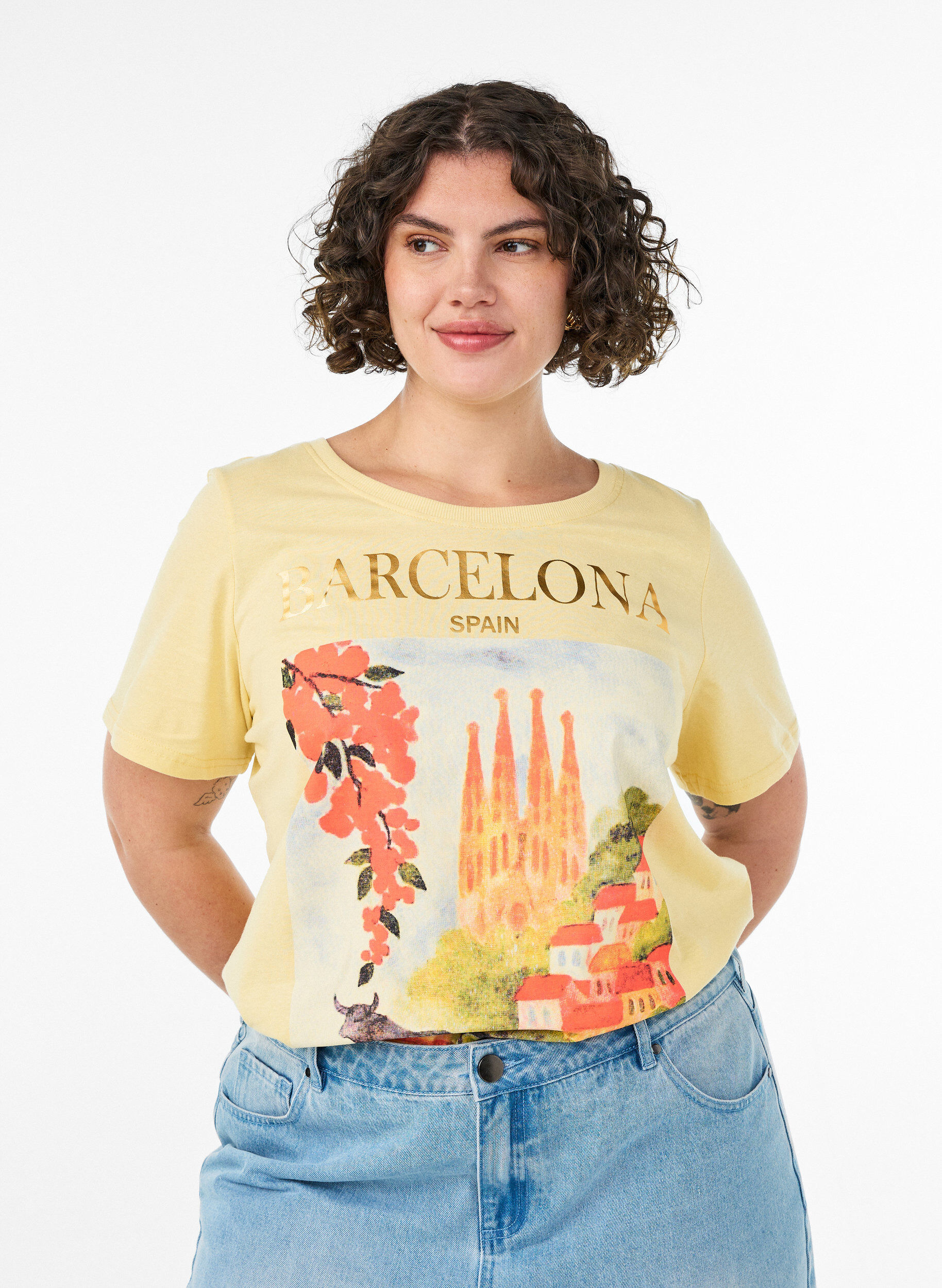 T-shirt aus Baumwolle mit Print, Gelb, Model