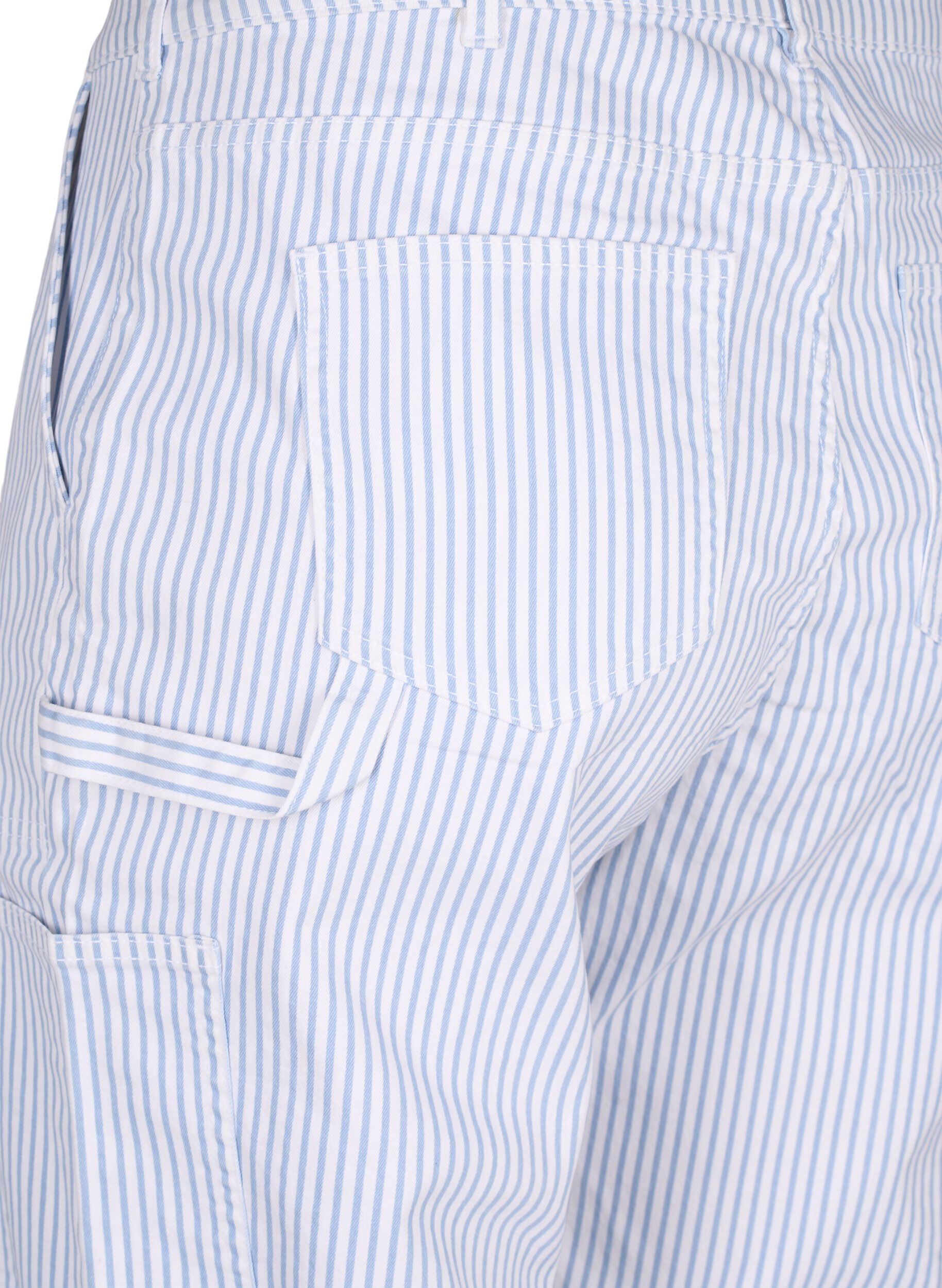 Zizzi Gestreifte Cargo-Jeans mit gerader Passform, Blue White Stripe, Packshot image number 3