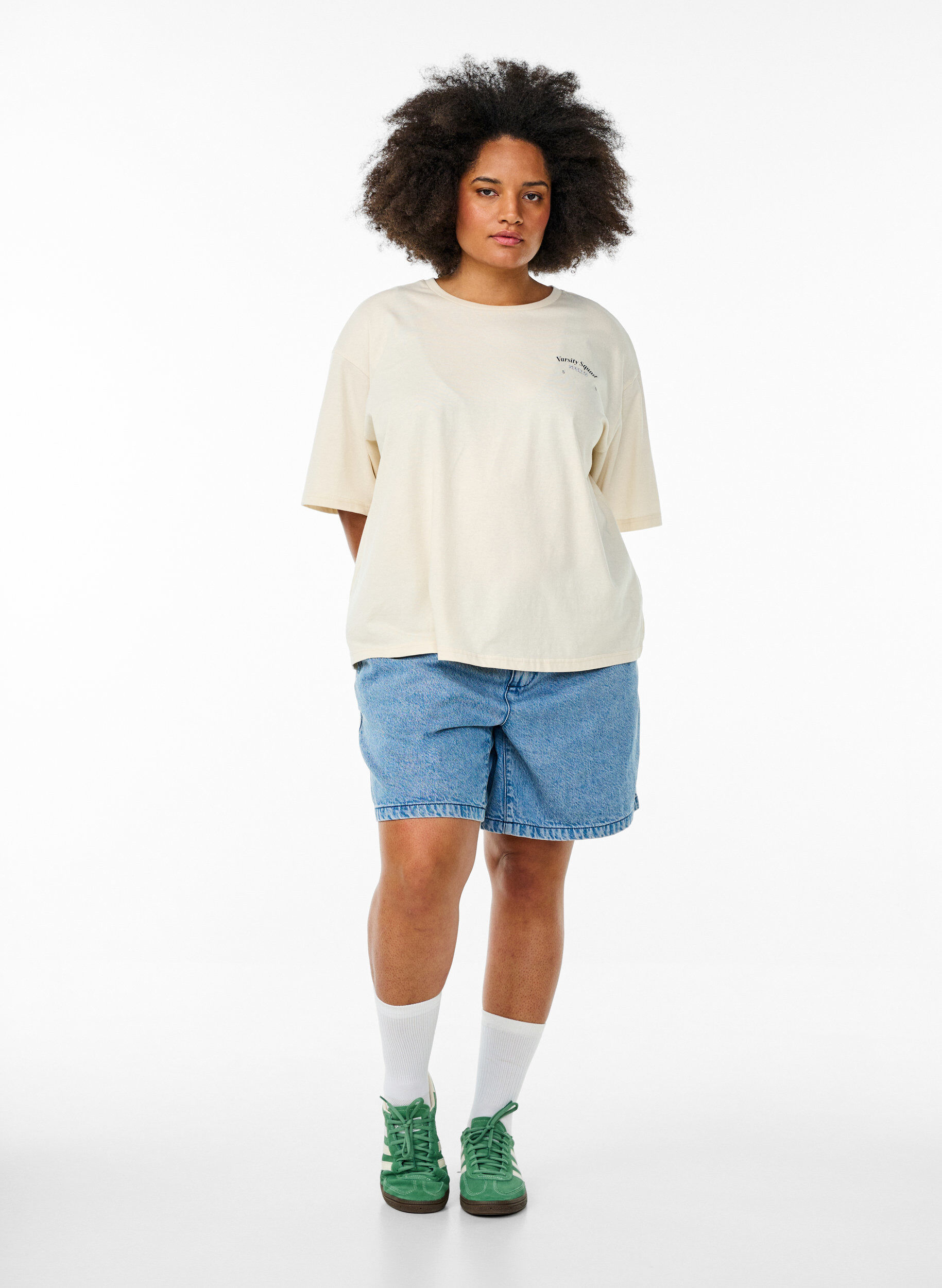 Zizzi Oversized T-Shirt mit R&uuml;ckenprint, Beige, Model image number 1