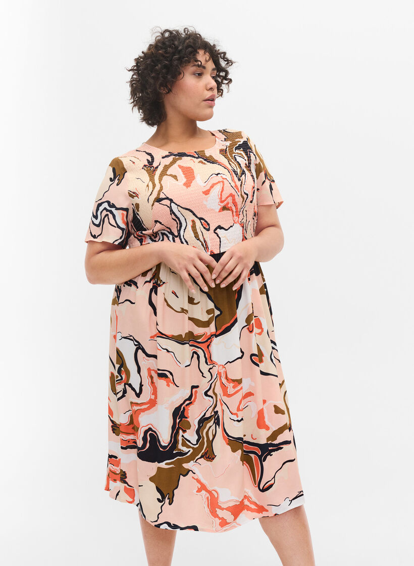 Viskosekleid mit Print und Smock, Abstract AOP, Model