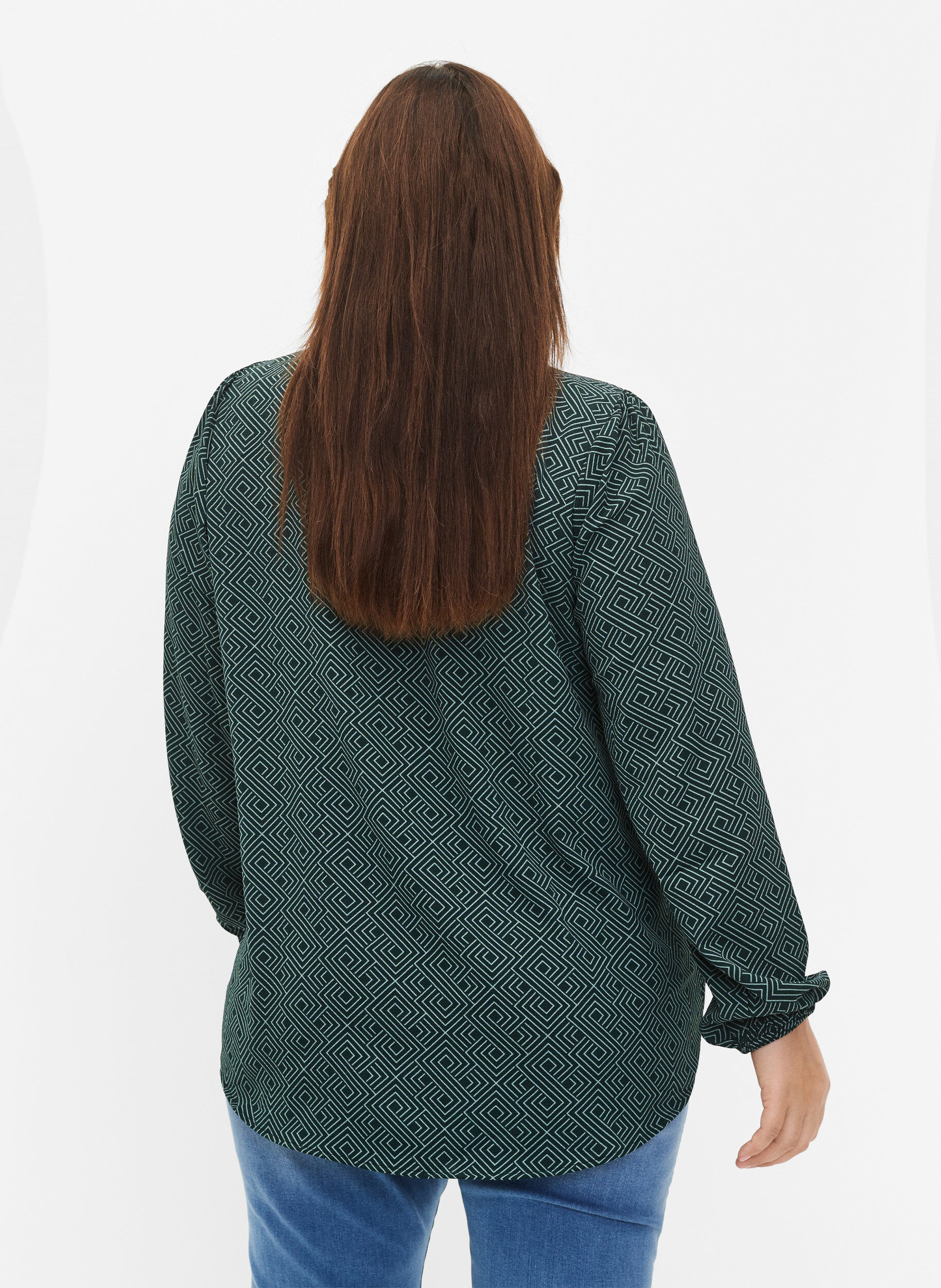 Zizzi  Hemdbluse mit V-Ausschnitt und Aufdruck, Scarab Graphic AOP, Model image number 1