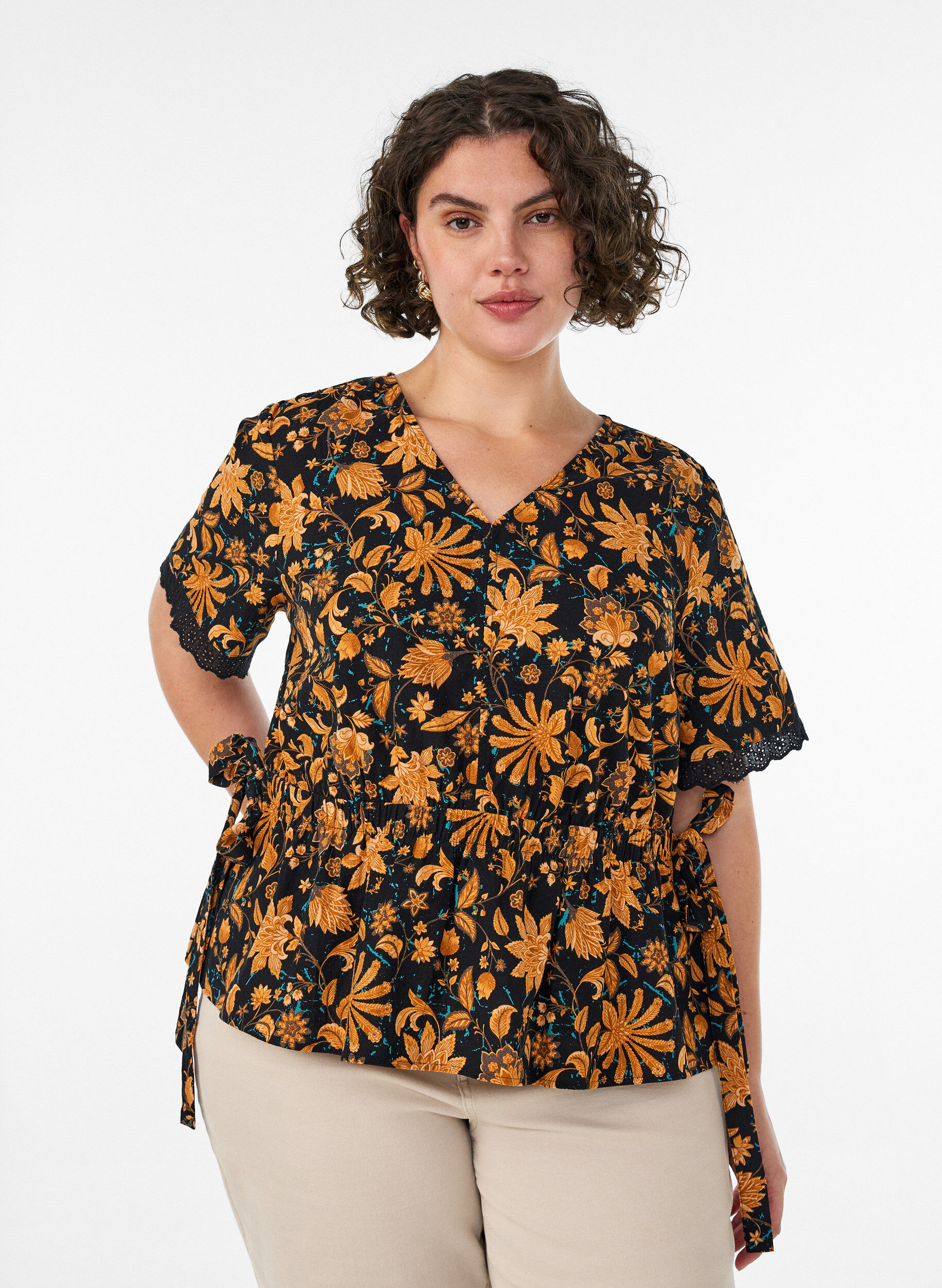 ZizziGebl&uuml;mte Bluse aus Baumwolle mit Bindeband, Orange, Model image number 0
