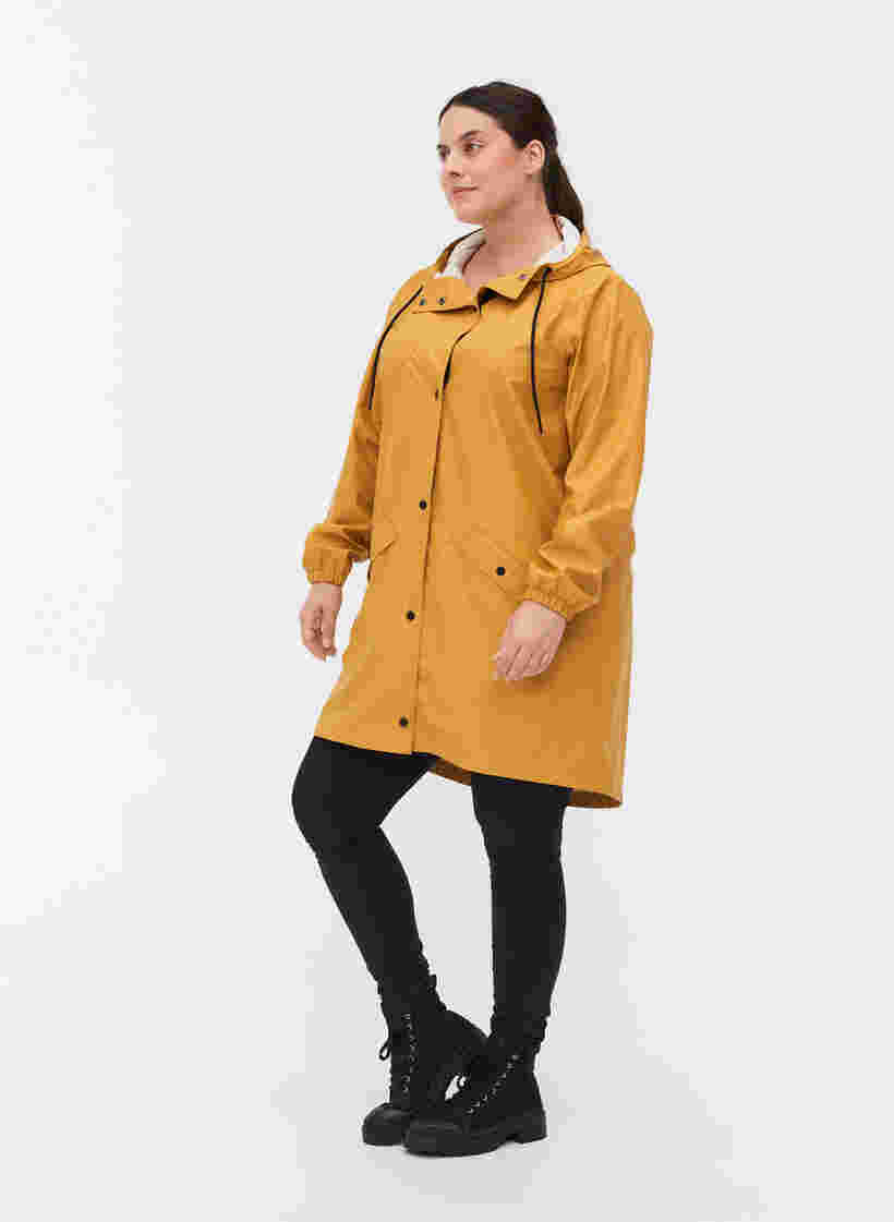 Regenjacke mit Kapuze und Knopfverschluss, Spruce Yellow, Model image number 2